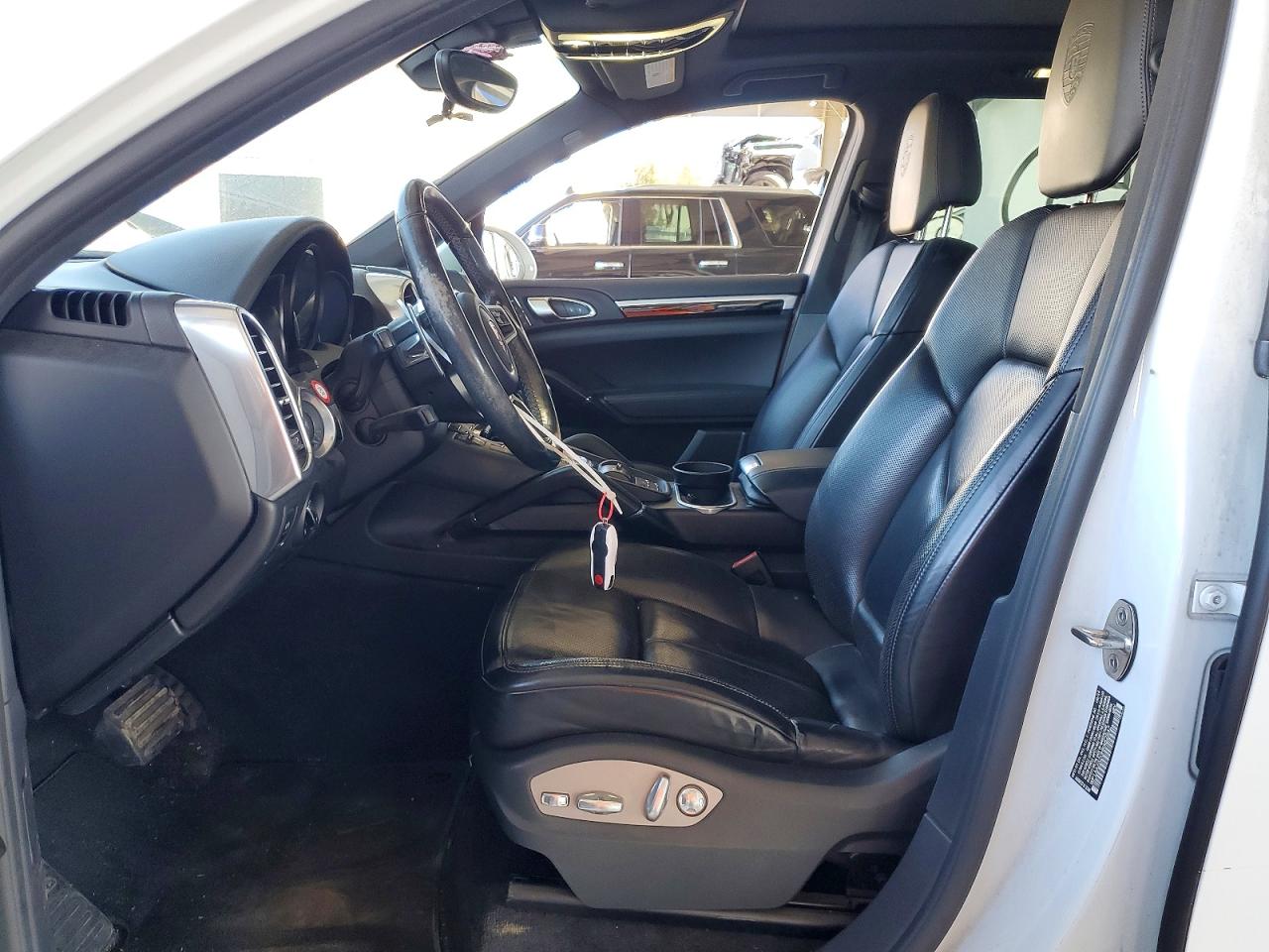 2017 Porsche Cayenne White vin: WP1AA2A20HKA82842
