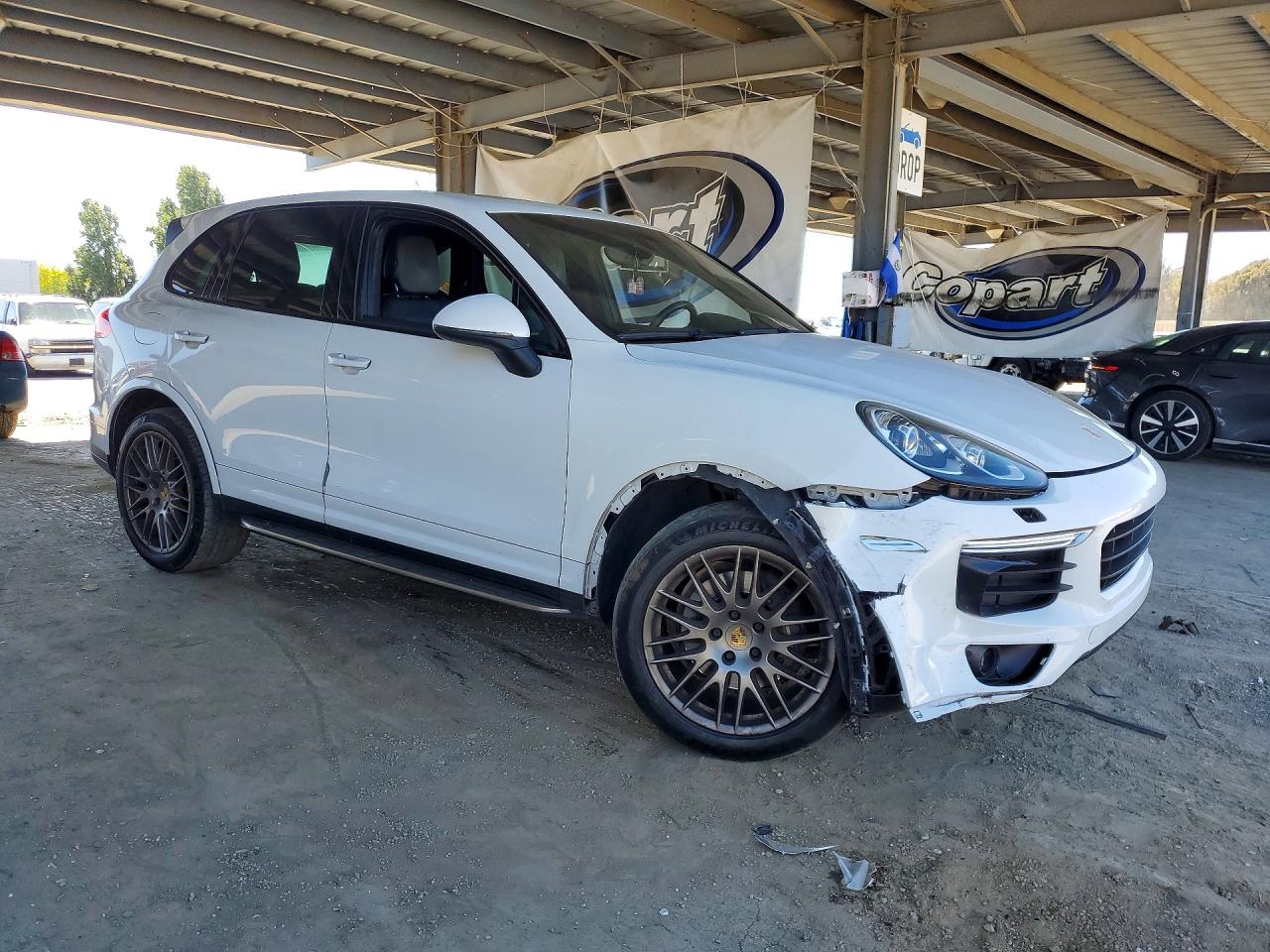 2017 Porsche Cayenne White vin: WP1AA2A20HKA82842