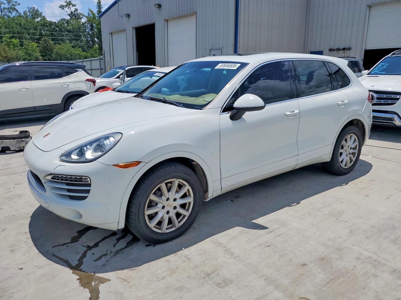 2012 Porsche Cayenne White vin: WP1AA2A21CLA11619