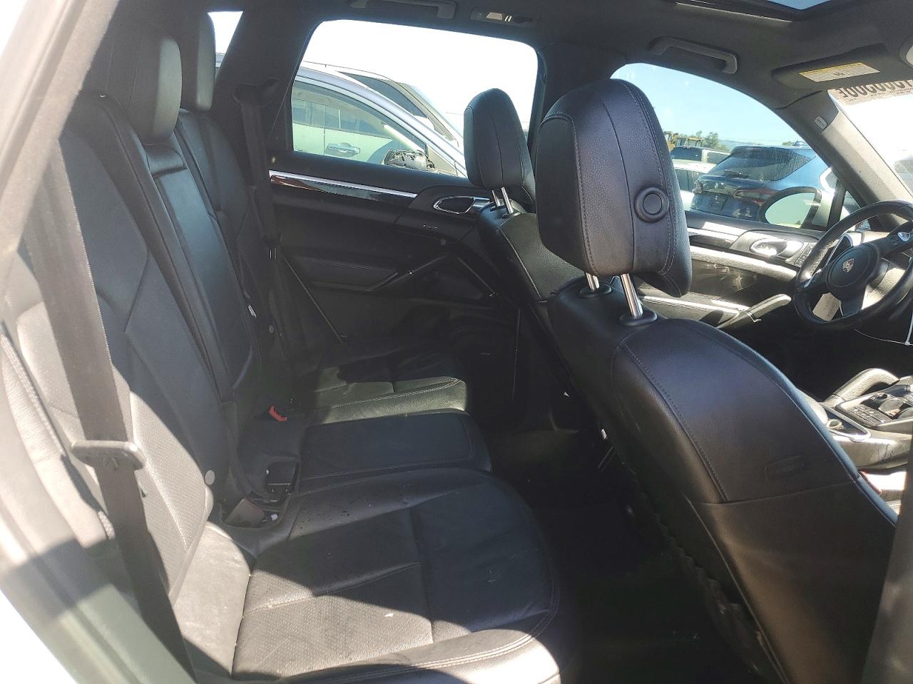 2013 Porsche Cayenne White vin: WP1AA2A21DLA09547