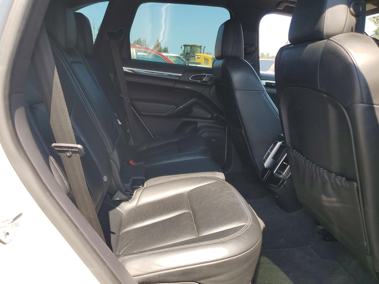 2014 Porsche Cayenne White vin: WP1AA2A21ELA04110