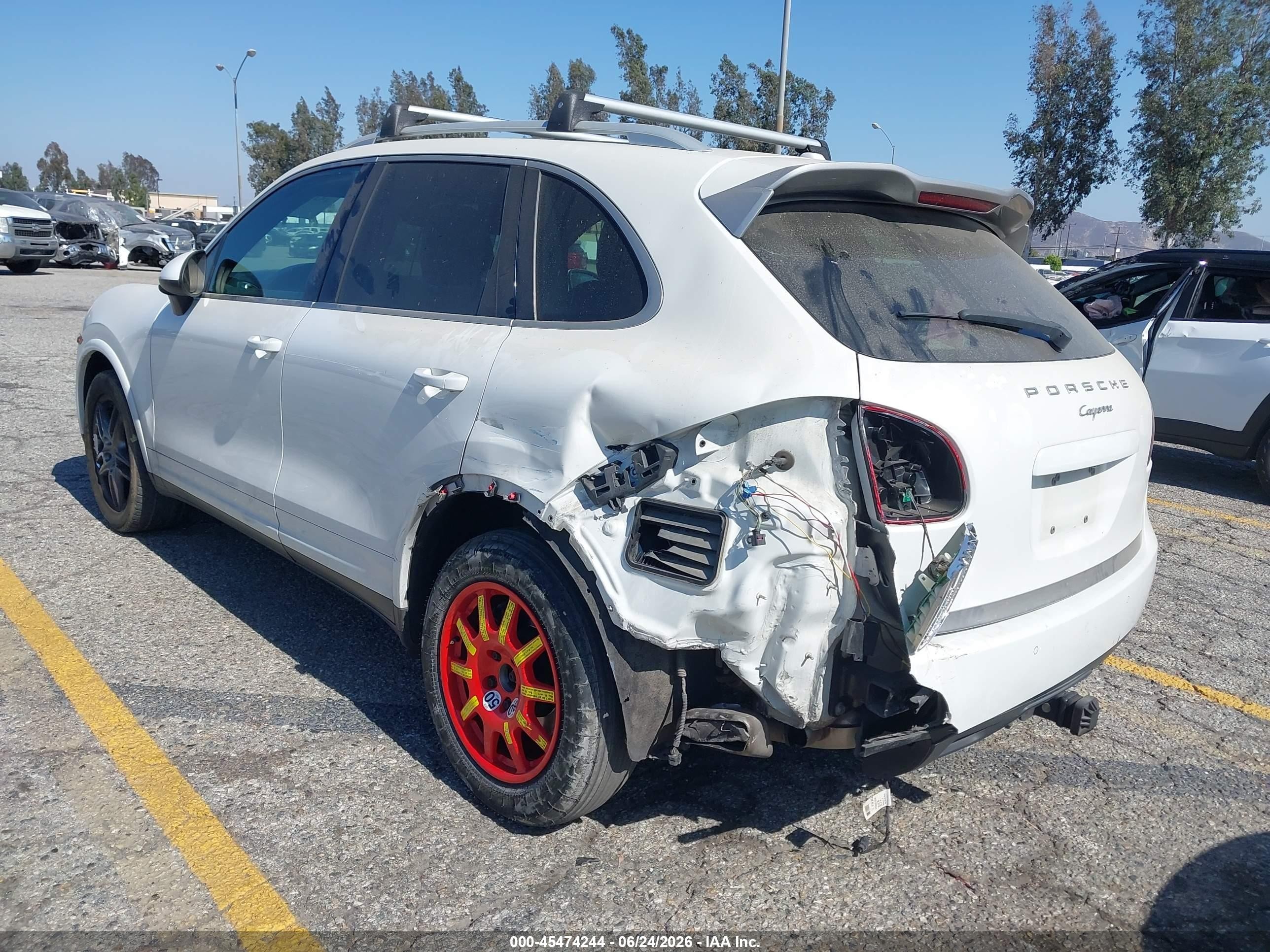 2014 Porsche Cayenne Platinum Edition White vin: WP1AA2A21ELA08528