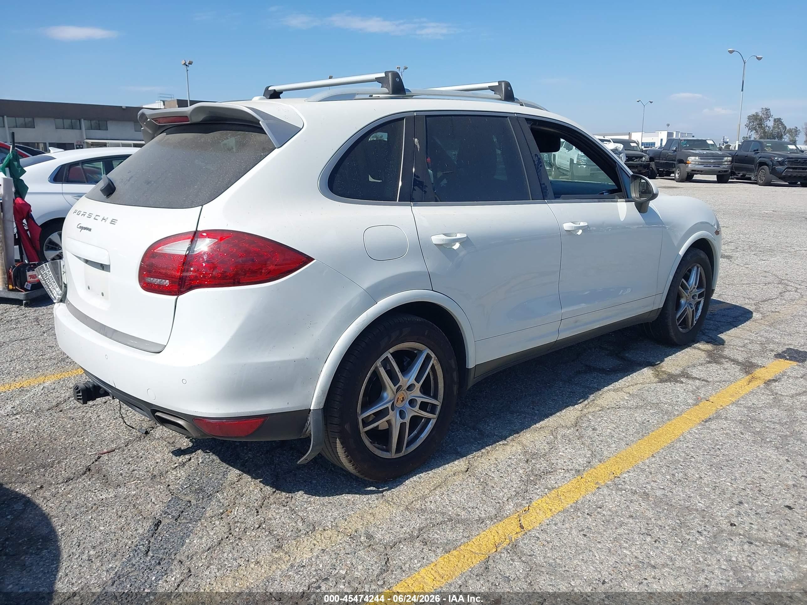 2014 Porsche Cayenne Platinum Edition White vin: WP1AA2A21ELA08528