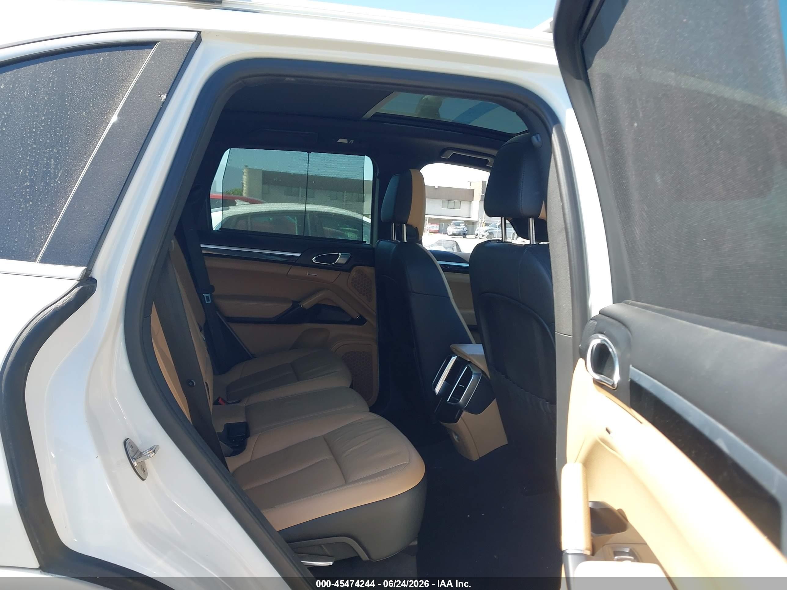 2014 Porsche Cayenne Platinum Edition White vin: WP1AA2A21ELA08528