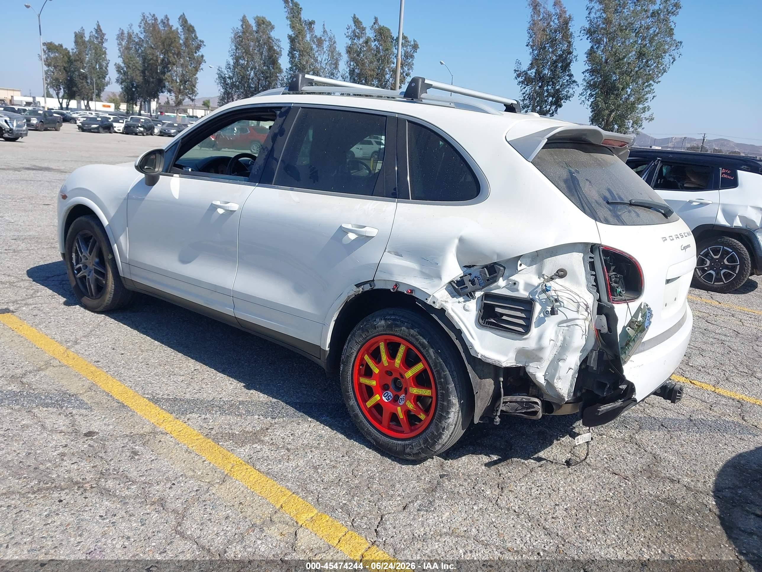 2014 Porsche Cayenne Platinum Edition White vin: WP1AA2A21ELA08528