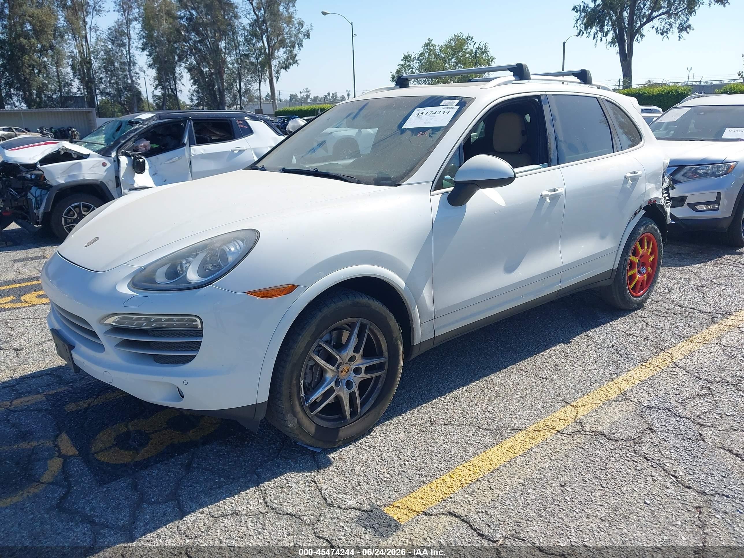 2014 Porsche Cayenne Platinum Edition White vin: WP1AA2A21ELA08528