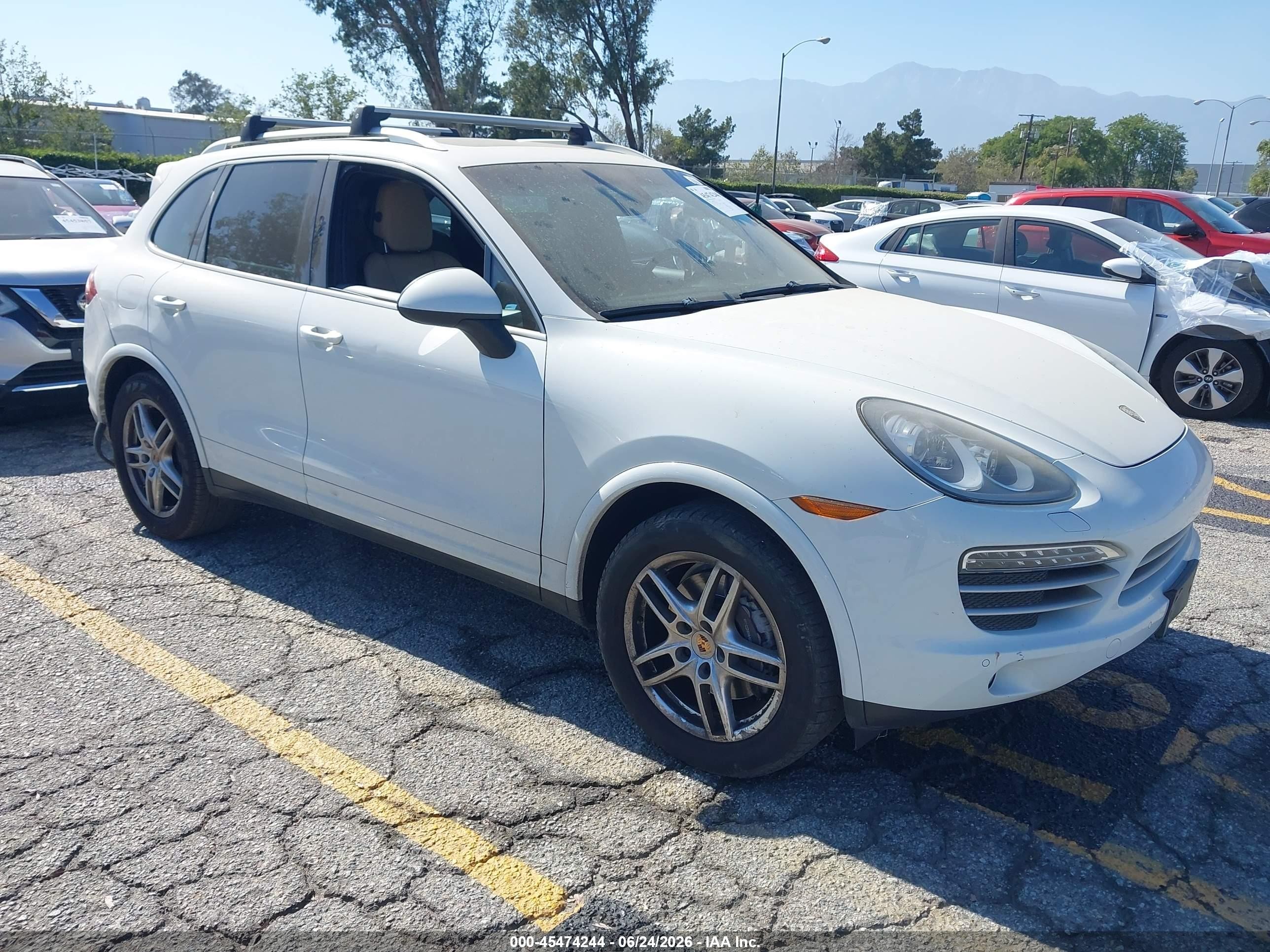 2014 Porsche Cayenne Platinum Edition White vin: WP1AA2A21ELA08528