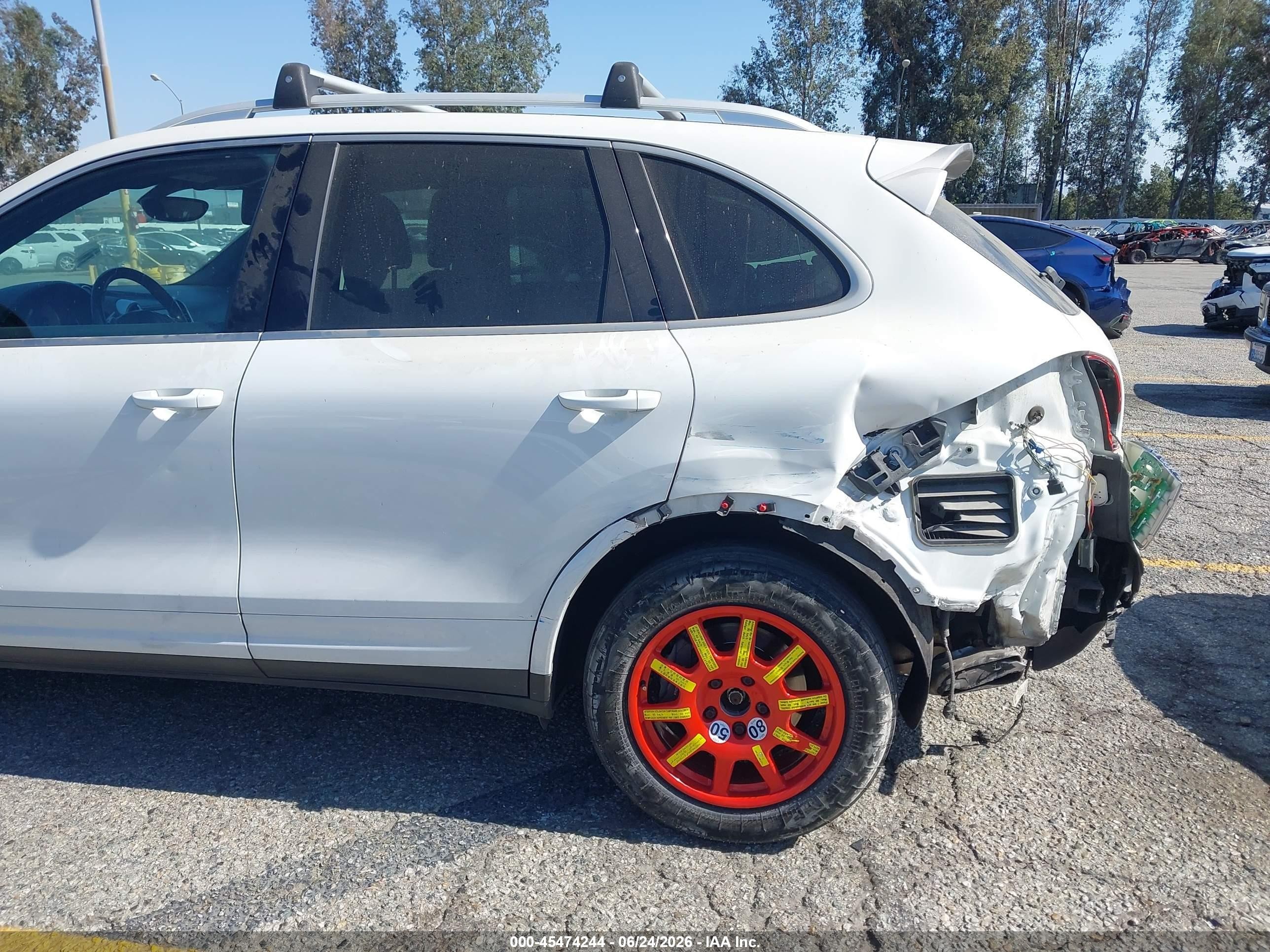2014 Porsche Cayenne Platinum Edition White vin: WP1AA2A21ELA08528