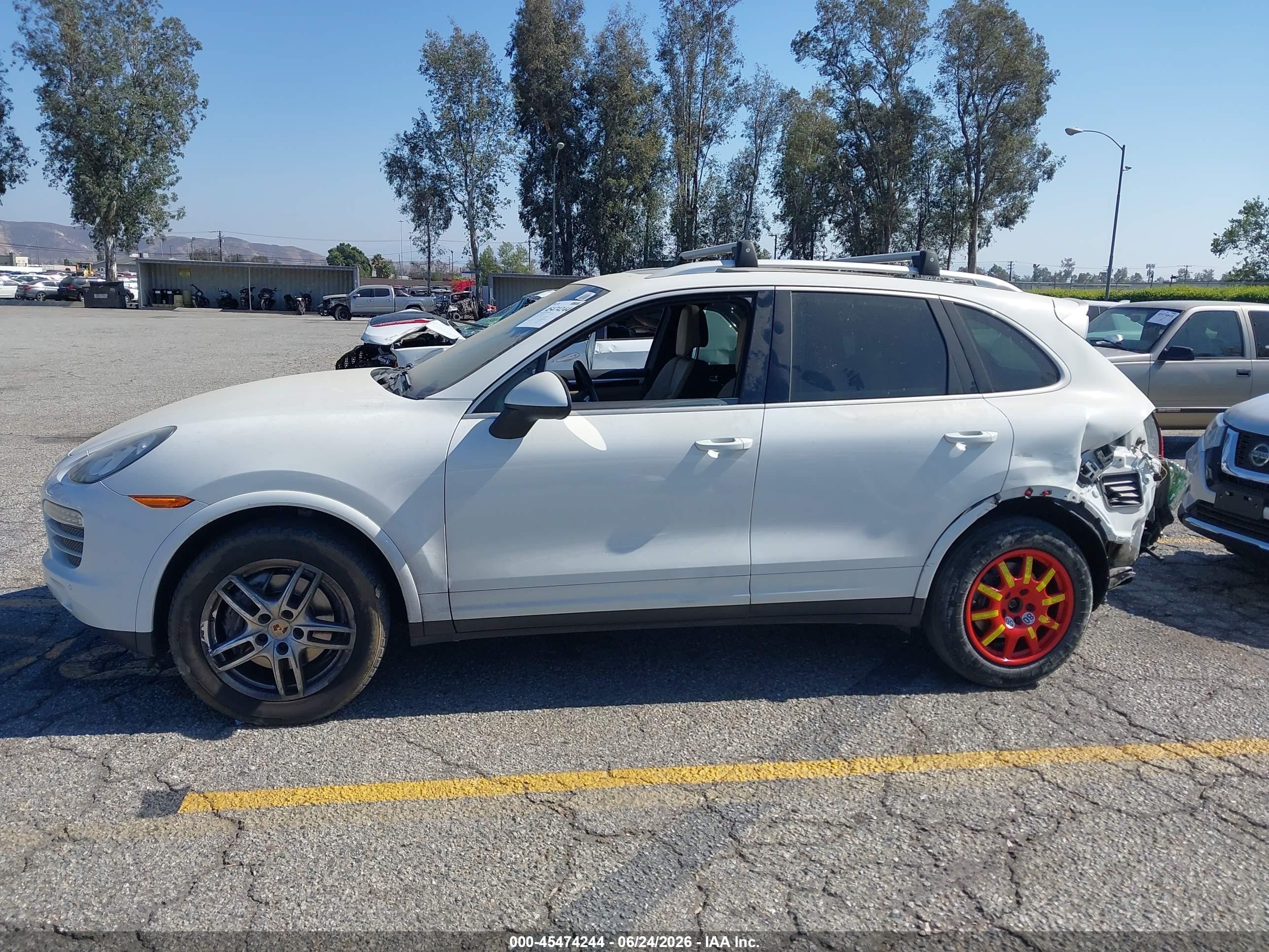 2014 Porsche Cayenne Platinum Edition White vin: WP1AA2A21ELA08528