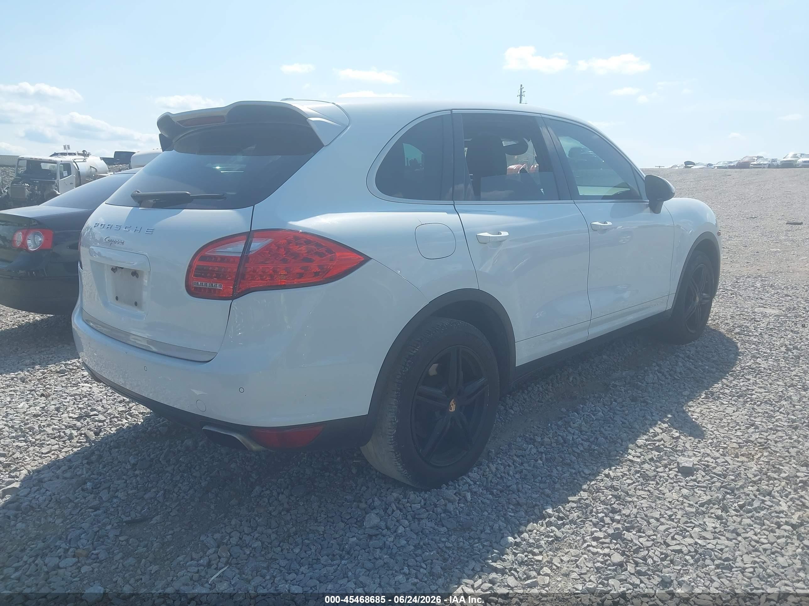 2014 Porsche Cayenne Platinum Edition White vin: WP1AA2A21ELA09310
