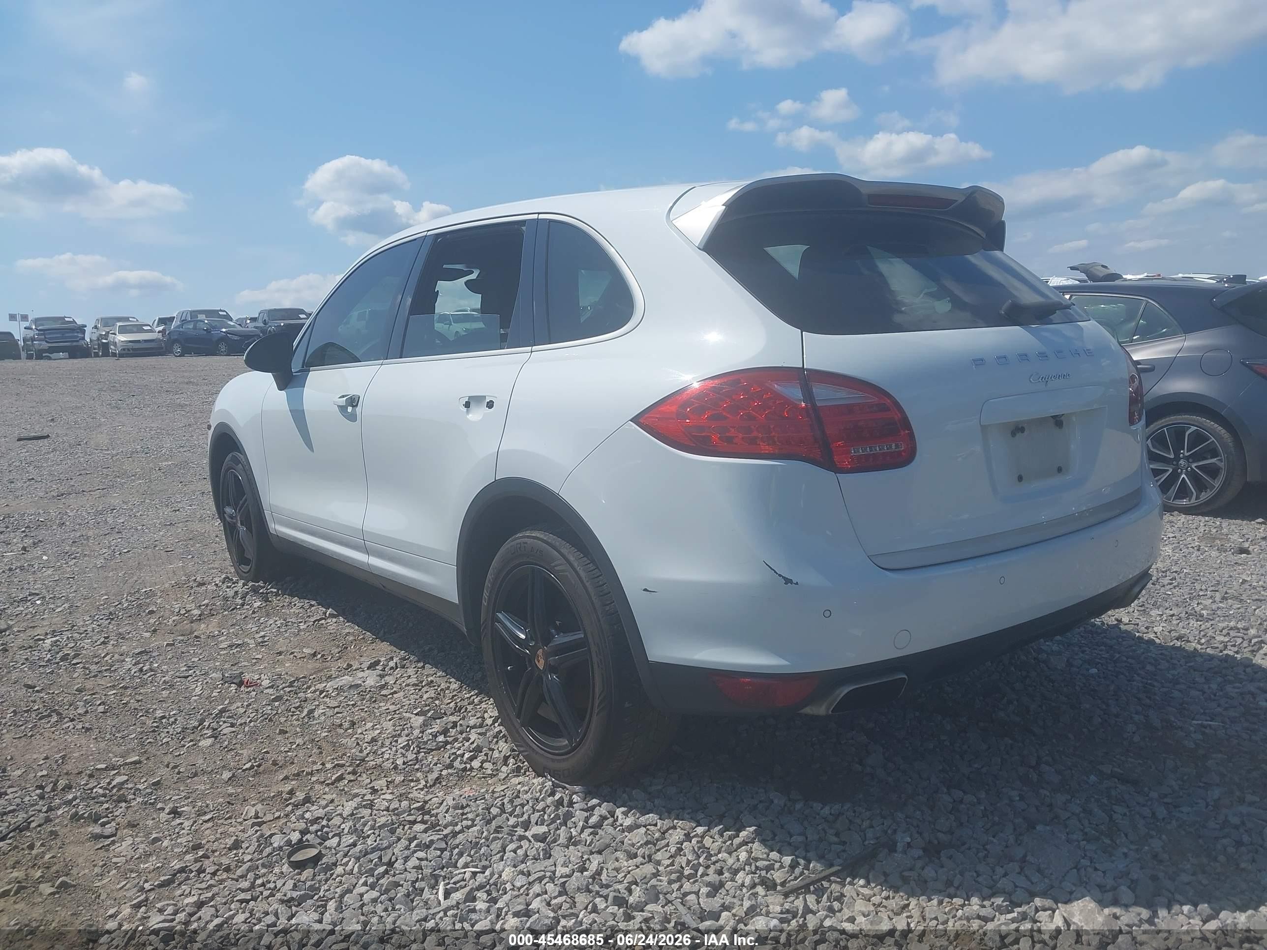 2014 Porsche Cayenne Platinum Edition White vin: WP1AA2A21ELA09310