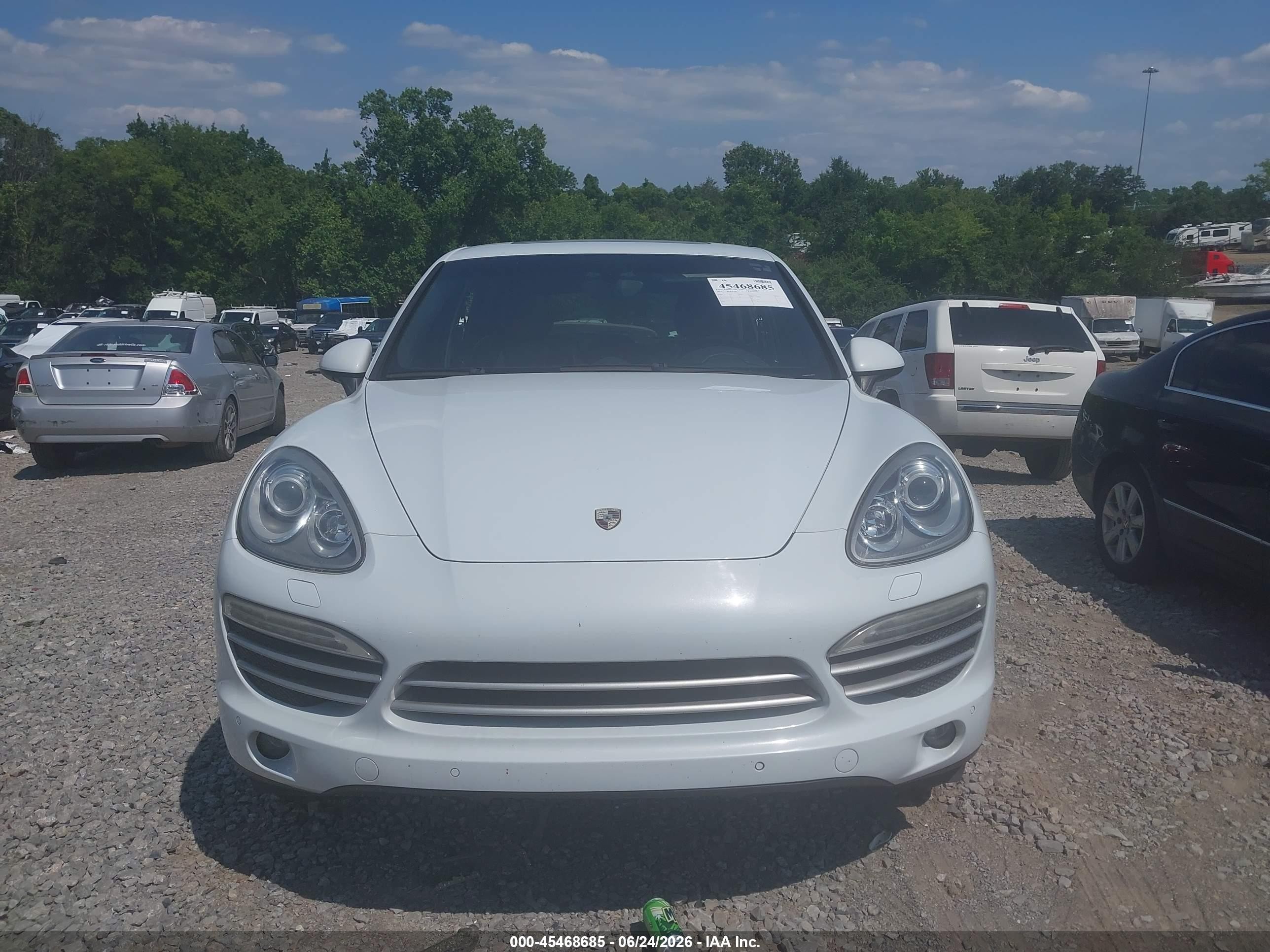 2014 Porsche Cayenne Platinum Edition White vin: WP1AA2A21ELA09310