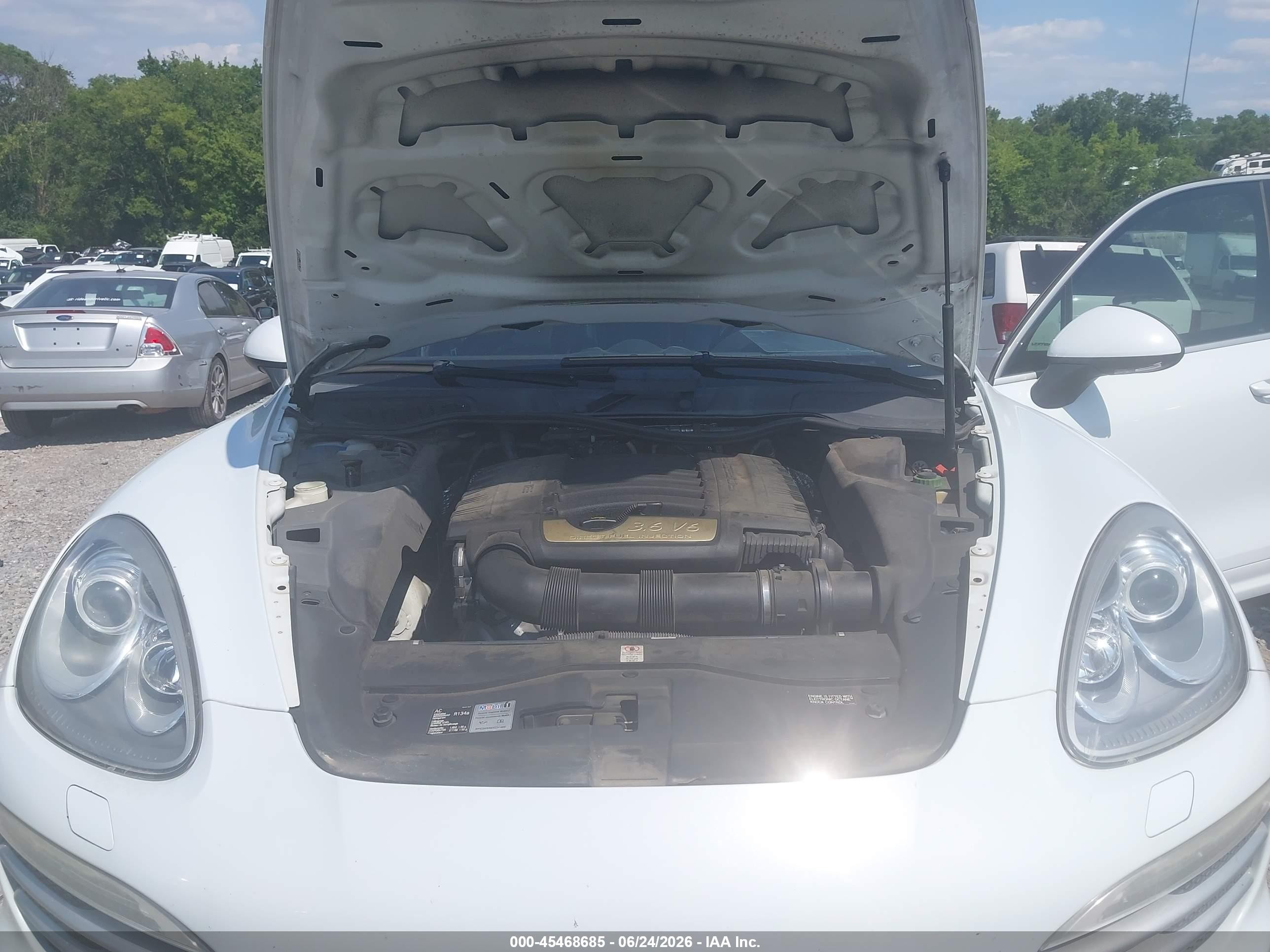 2014 Porsche Cayenne Platinum Edition White vin: WP1AA2A21ELA09310