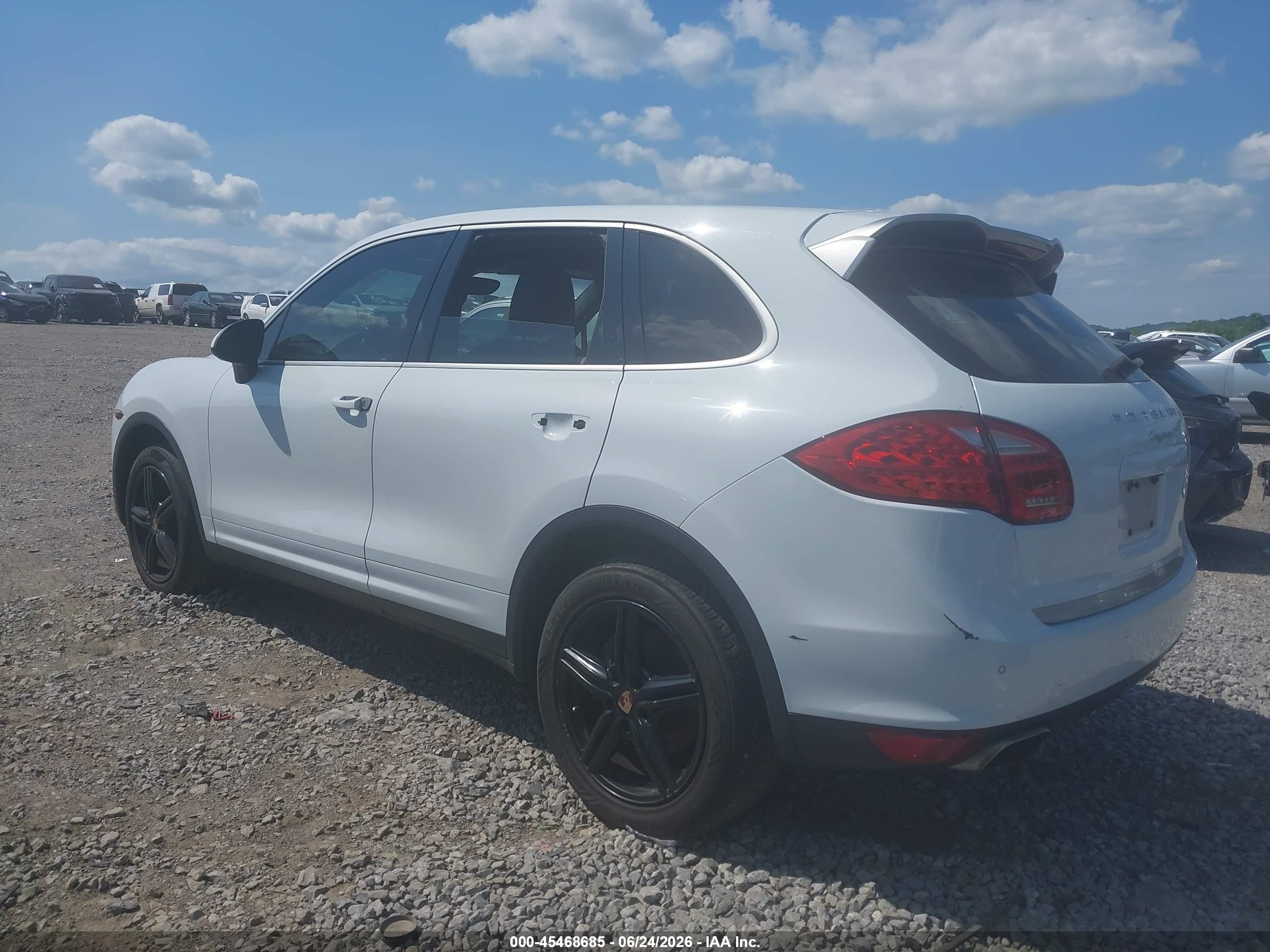 2014 Porsche Cayenne Platinum Edition White vin: WP1AA2A21ELA09310