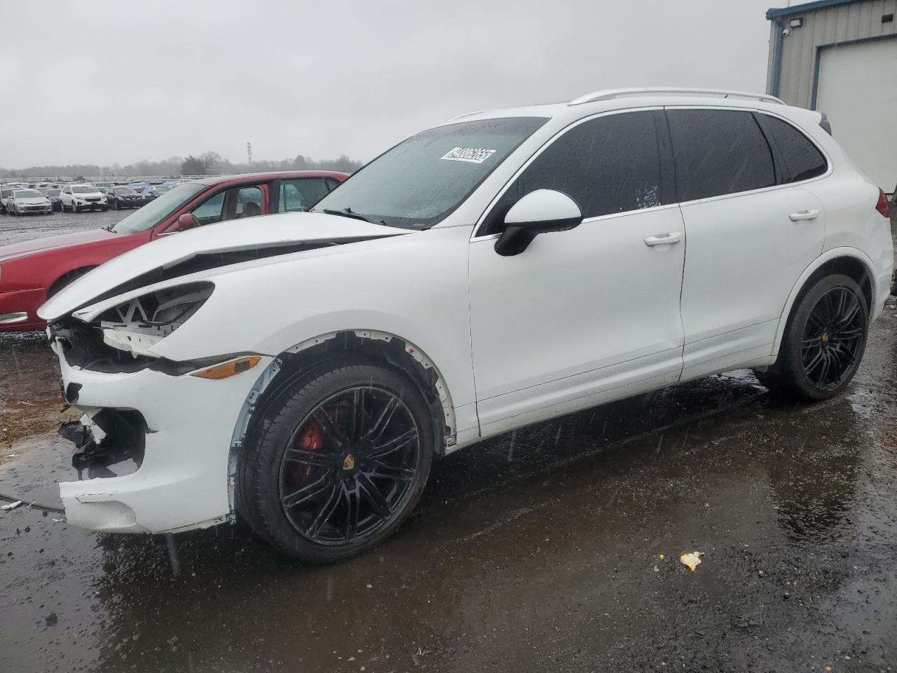 2014 Porsche Cayenne White vin: WP1AA2A21ELA93869 Damage: Left Front Fender, Misaligned, Repair Required