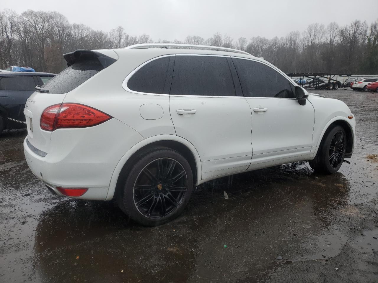 2014 Porsche Cayenne White vin: WP1AA2A21ELA93869 Damage: Right Qtr Panel, Heavy Scratch, 1/2 To 1 Inch