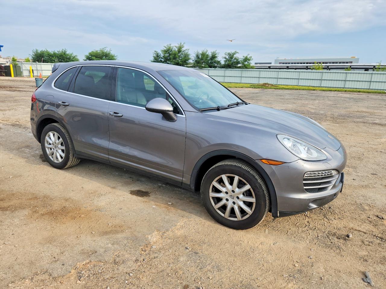 2012 Porsche Cayenne Cayenne Серебряный vin: WP1AA2A22CLA10804