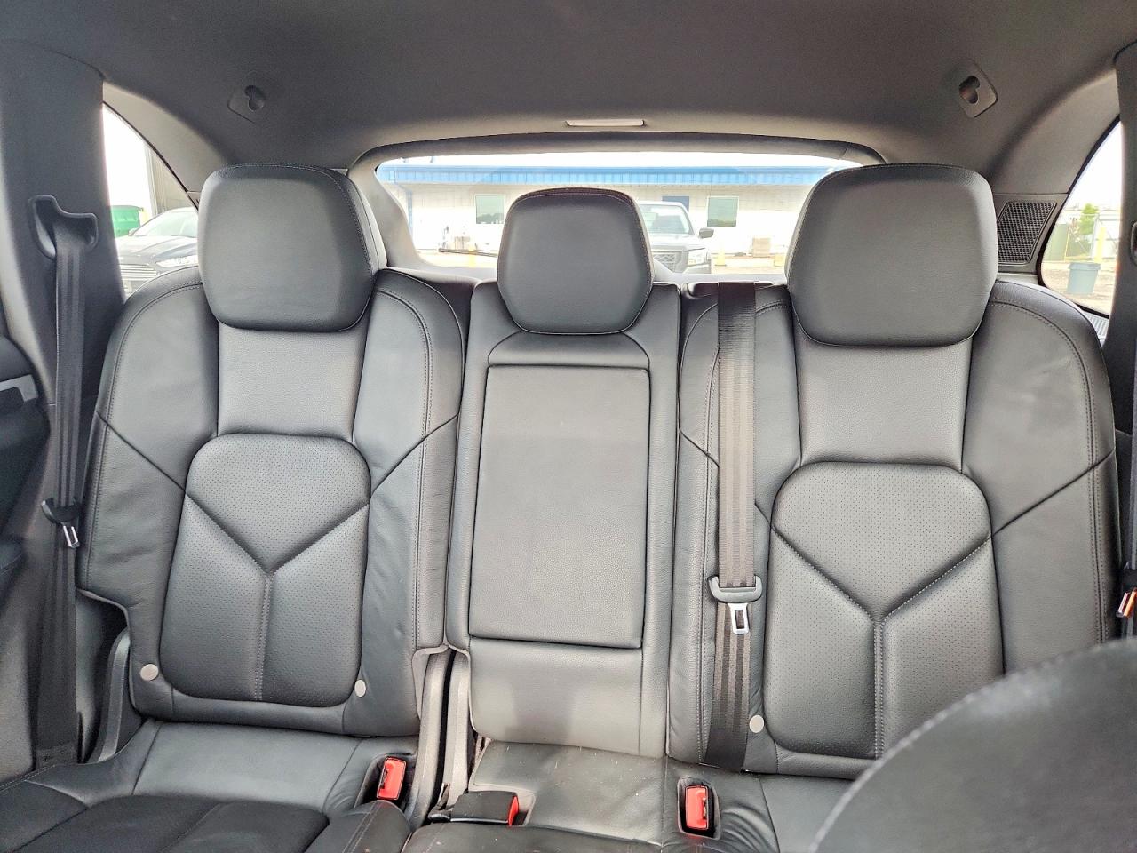 2012 Porsche Cayenne Cayenne Серебряный vin: WP1AA2A22CLA10804