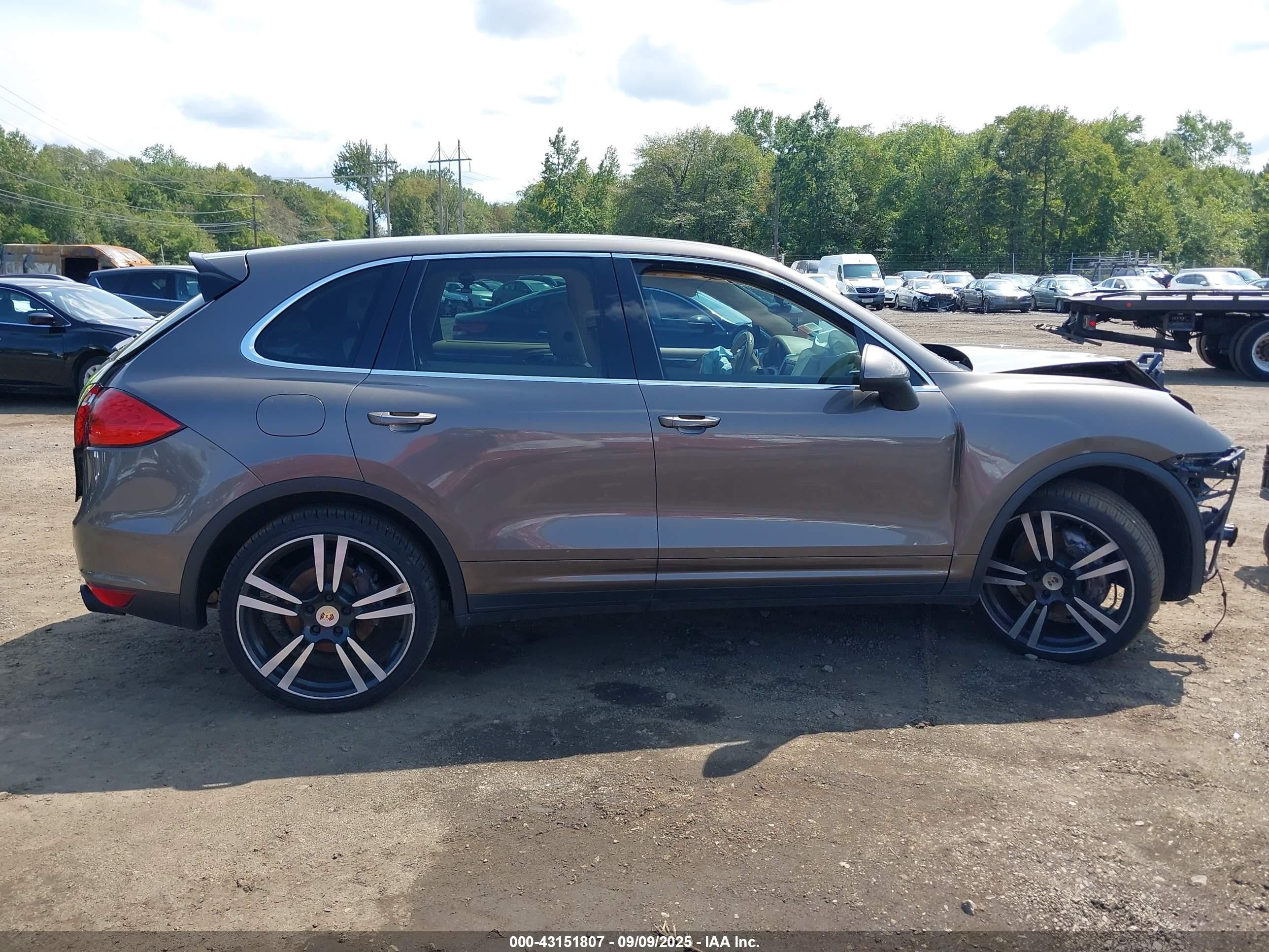 2012 Porsche Cayenne   Gold vin: WP1AA2A23CLA06583