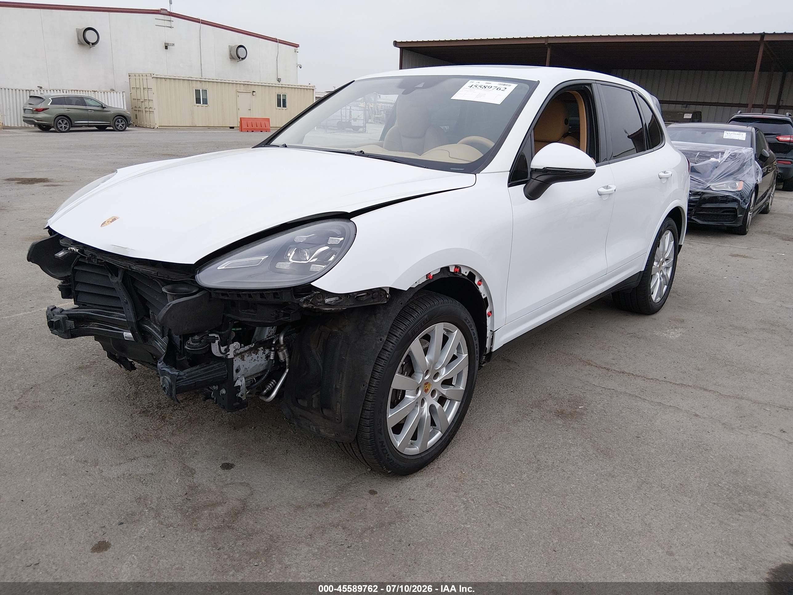 2017 Porsche Cayenne Platinum Edition Белый vin: WP1AA2A23HKA81071