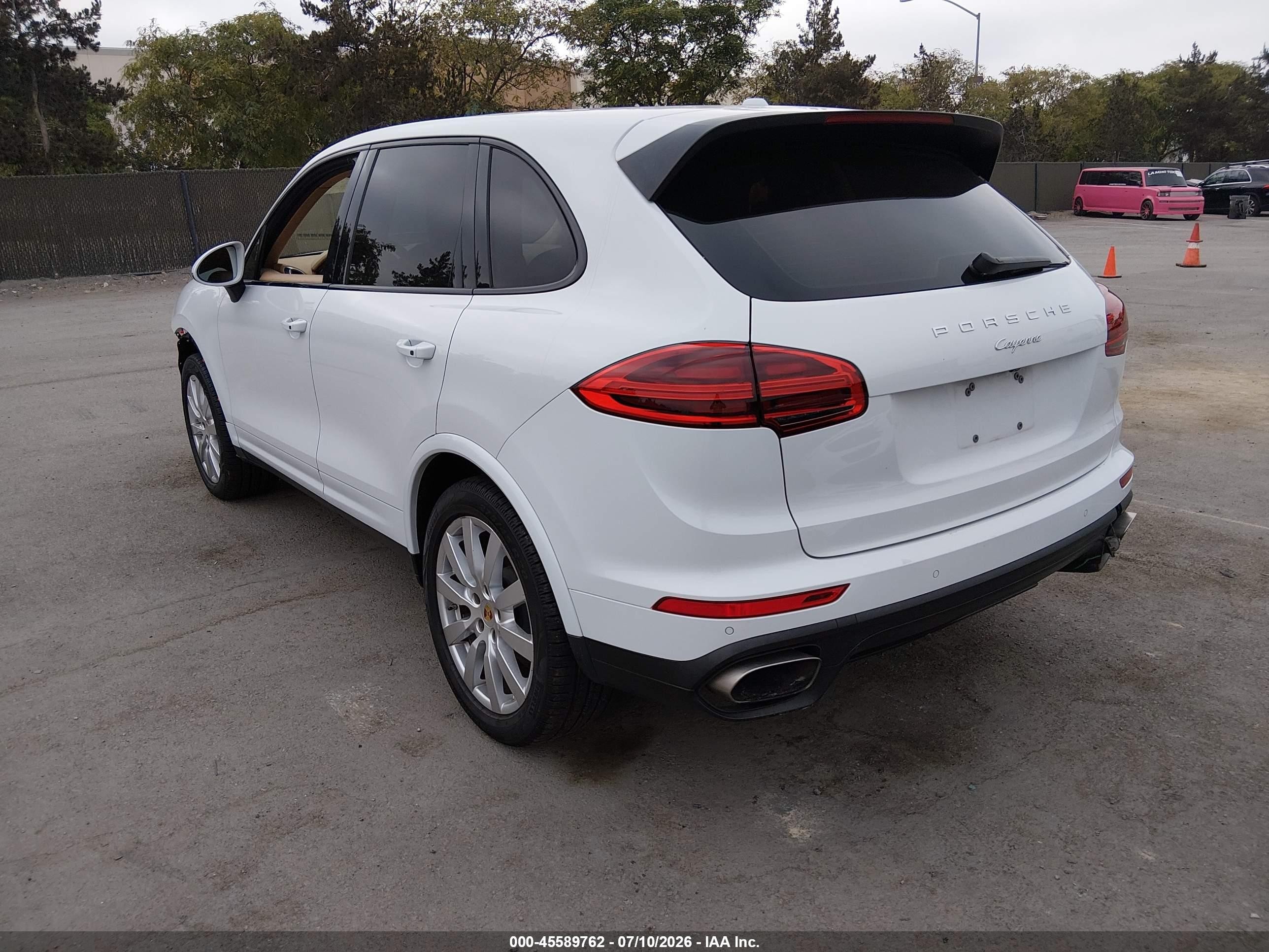 2017 Porsche Cayenne Platinum Edition Белый vin: WP1AA2A23HKA81071