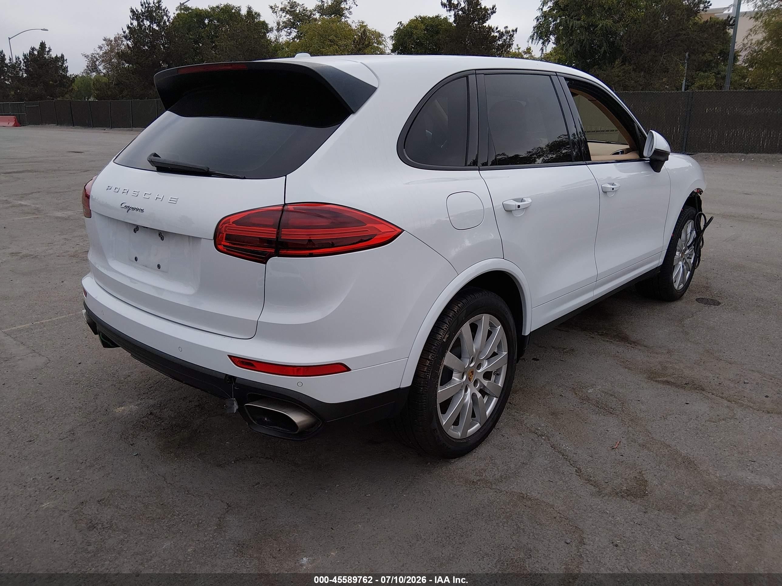 2017 Porsche Cayenne Platinum Edition Белый vin: WP1AA2A23HKA81071