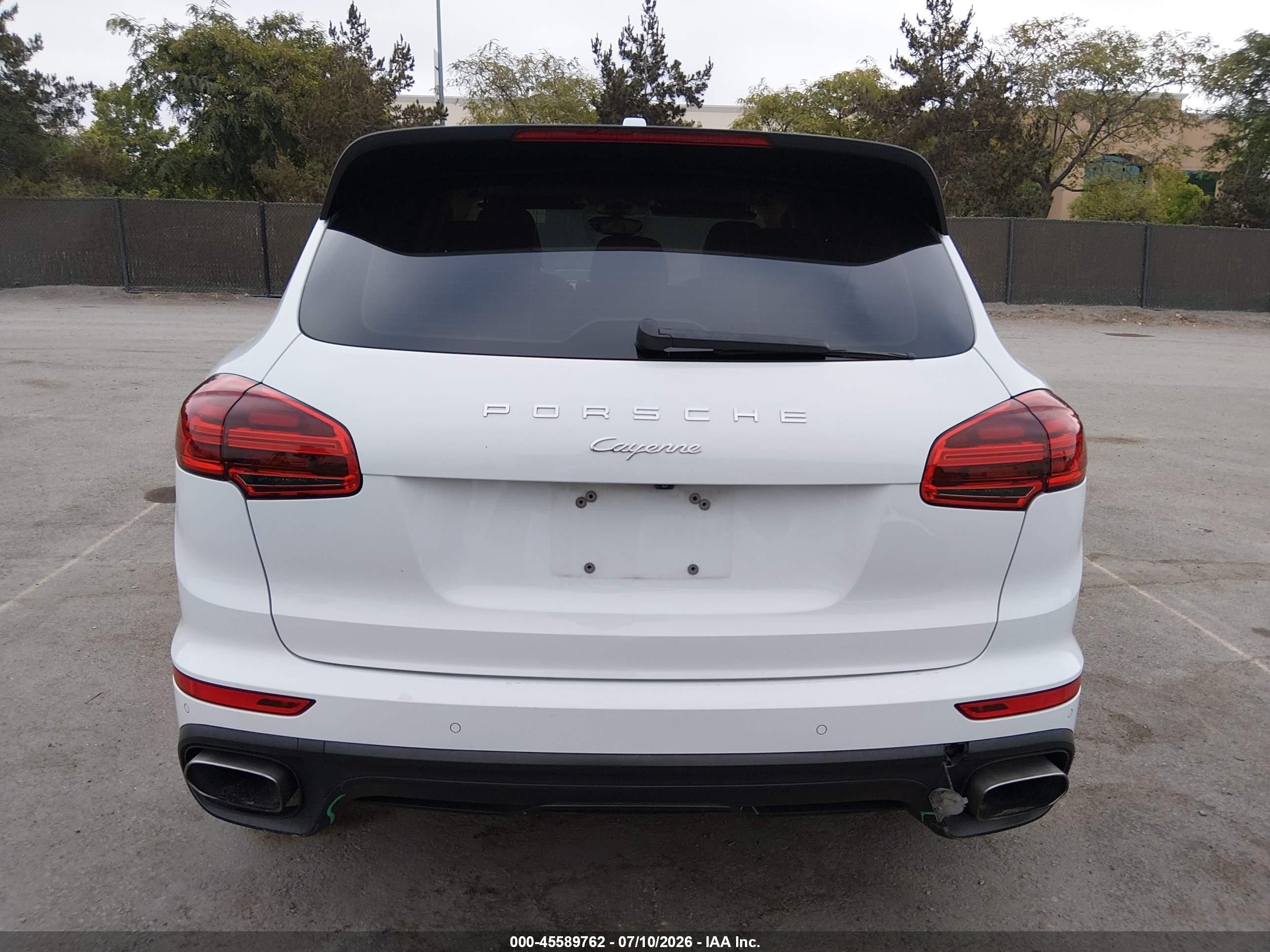 2017 Porsche Cayenne Platinum Edition Белый vin: WP1AA2A23HKA81071