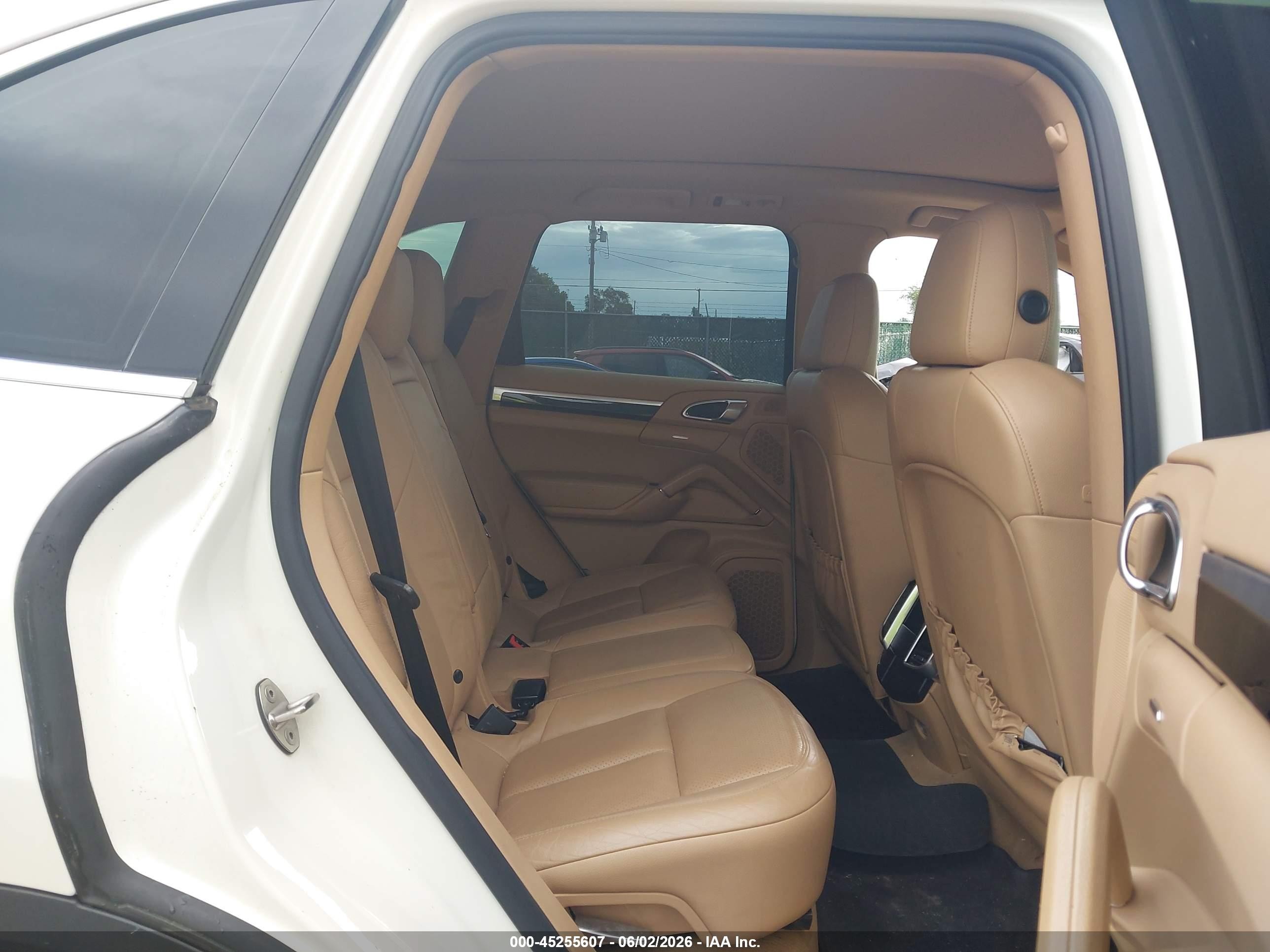 2012 Porsche Cayenne   White vin: WP1AA2A24CLA04325