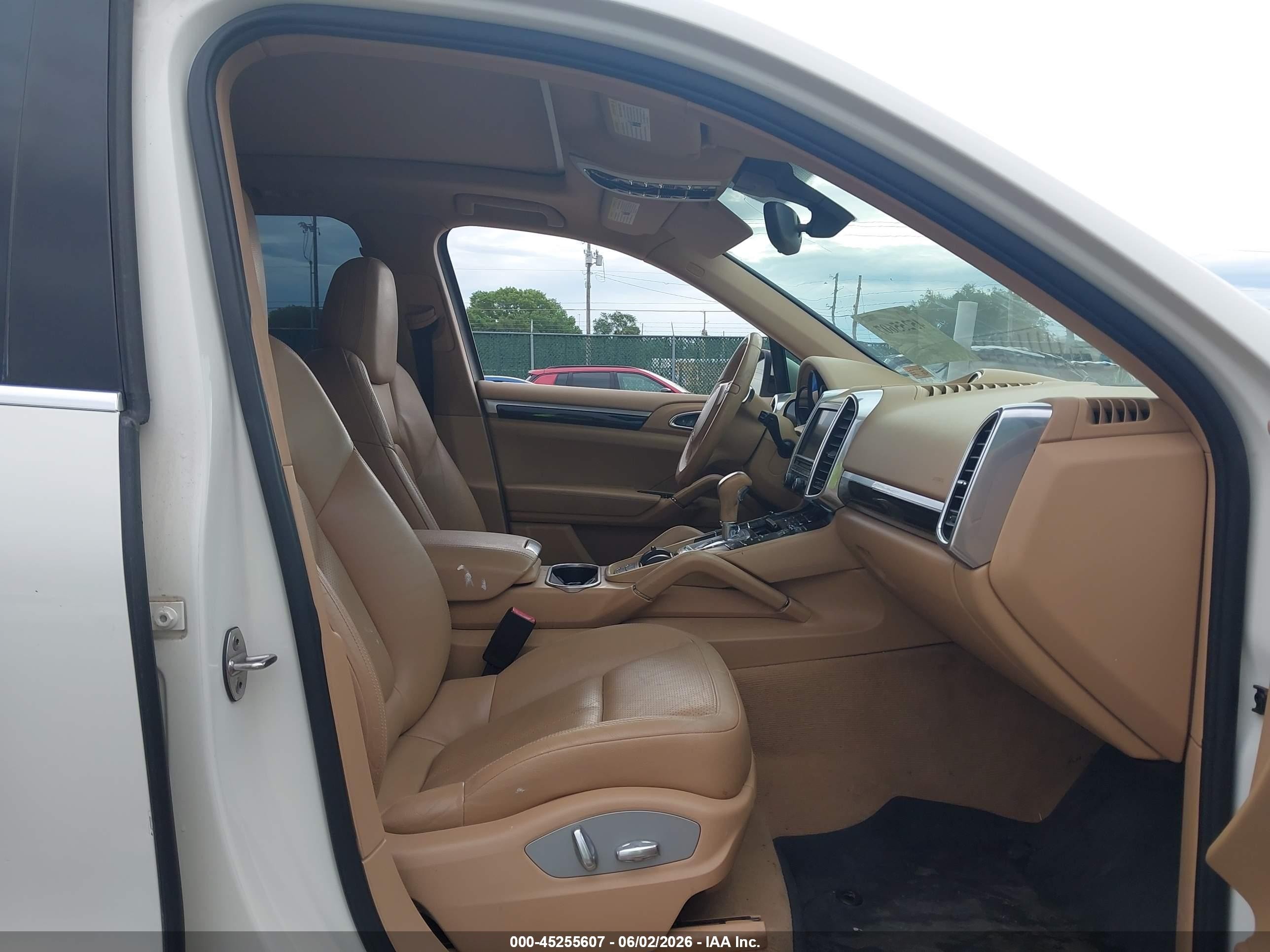 2012 Porsche Cayenne   White vin: WP1AA2A24CLA04325