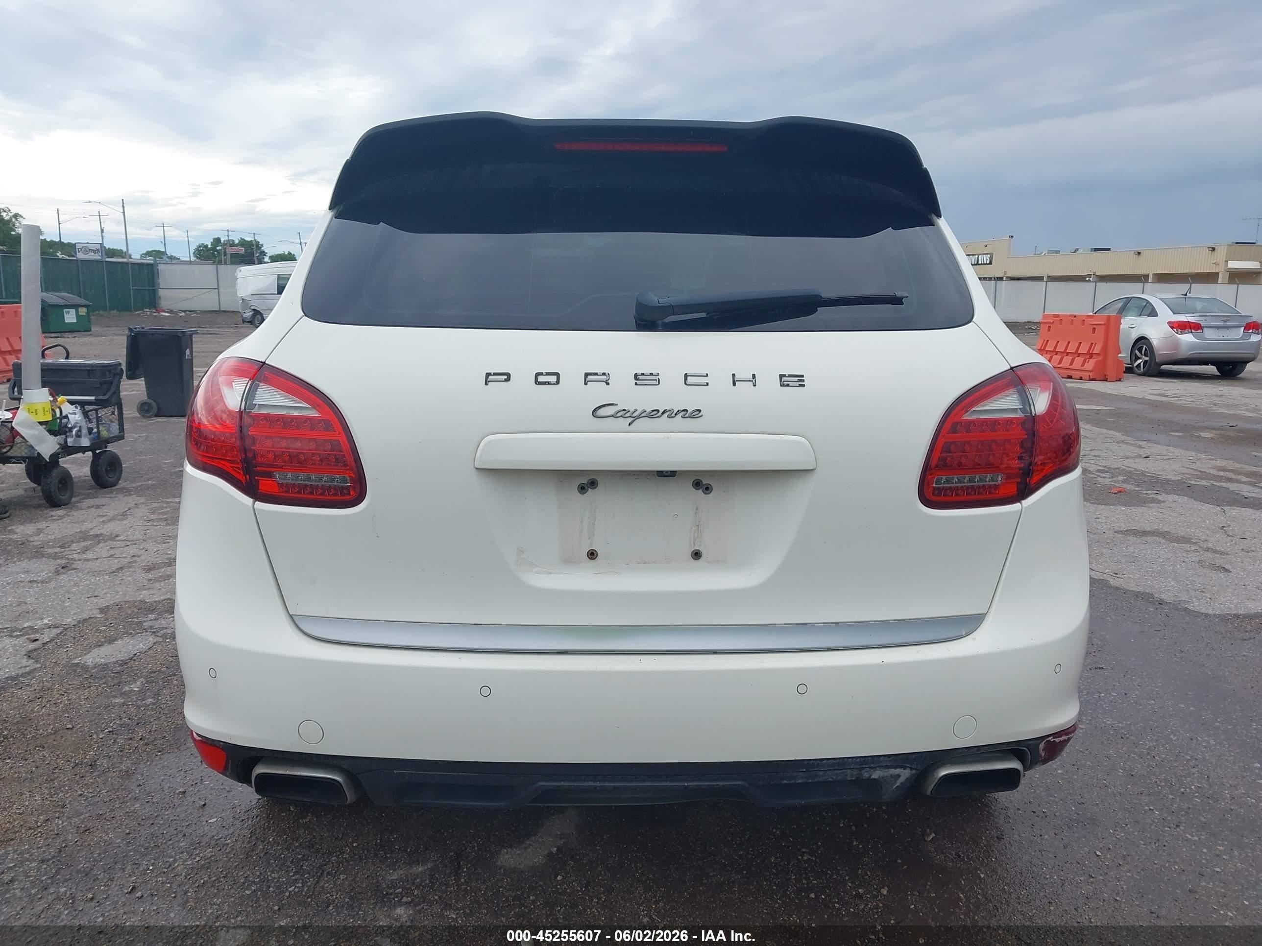2012 Porsche Cayenne   White vin: WP1AA2A24CLA04325