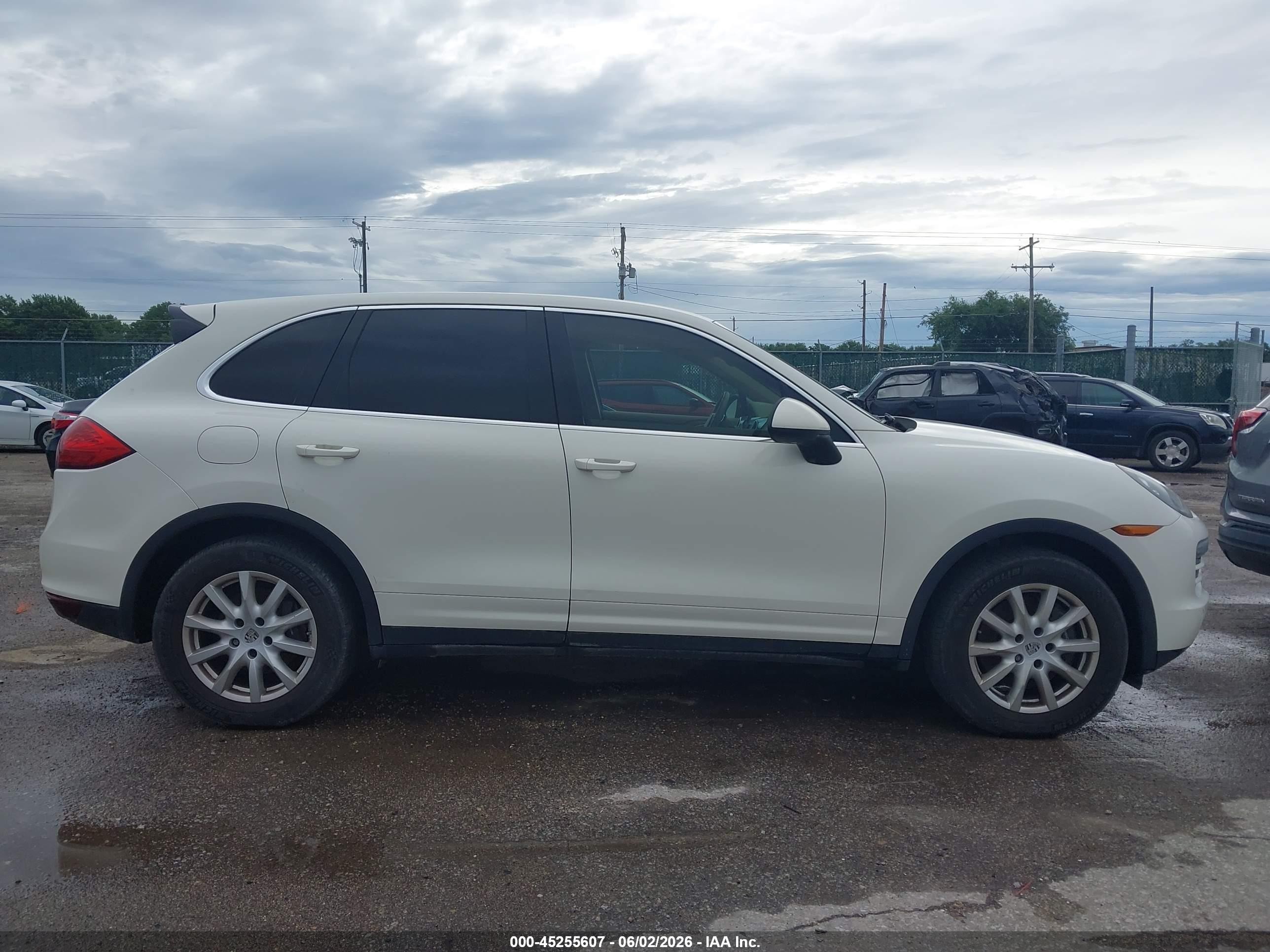2012 Porsche Cayenne   White vin: WP1AA2A24CLA04325