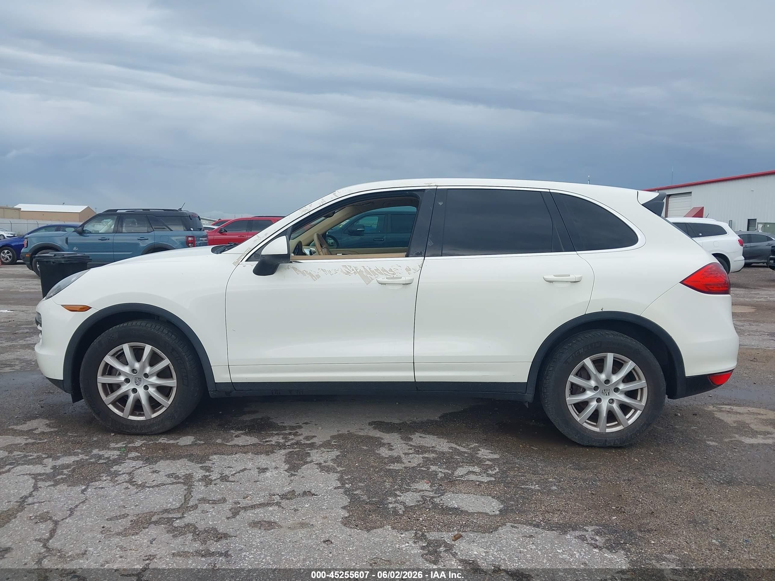 2012 Porsche Cayenne   White vin: WP1AA2A24CLA04325