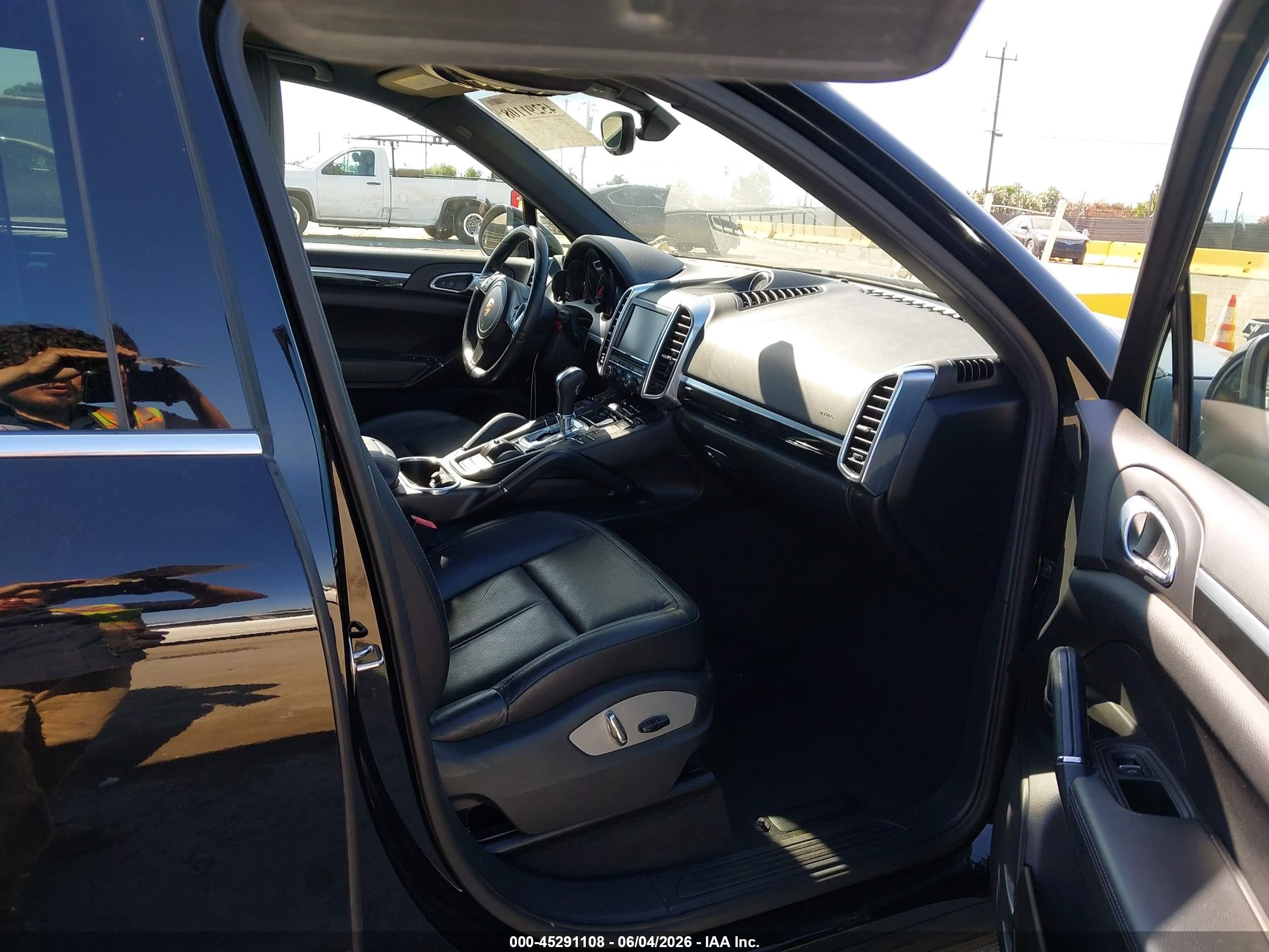 2013 Porsche Cayenne   Black vin: WP1AA2A24DLA04701