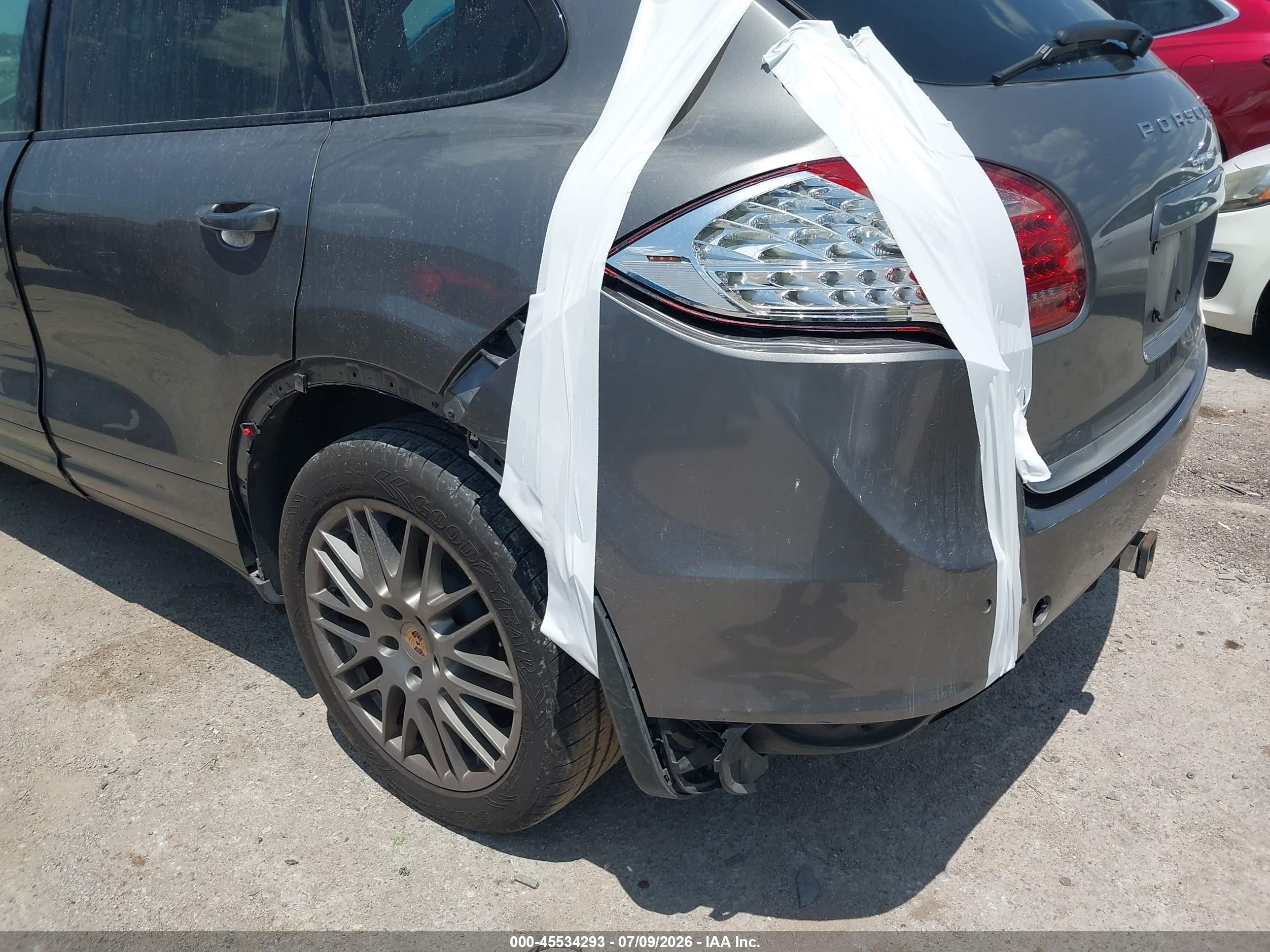 2013 Porsche Cayenne   Gray vin: WP1AA2A24DLA12474