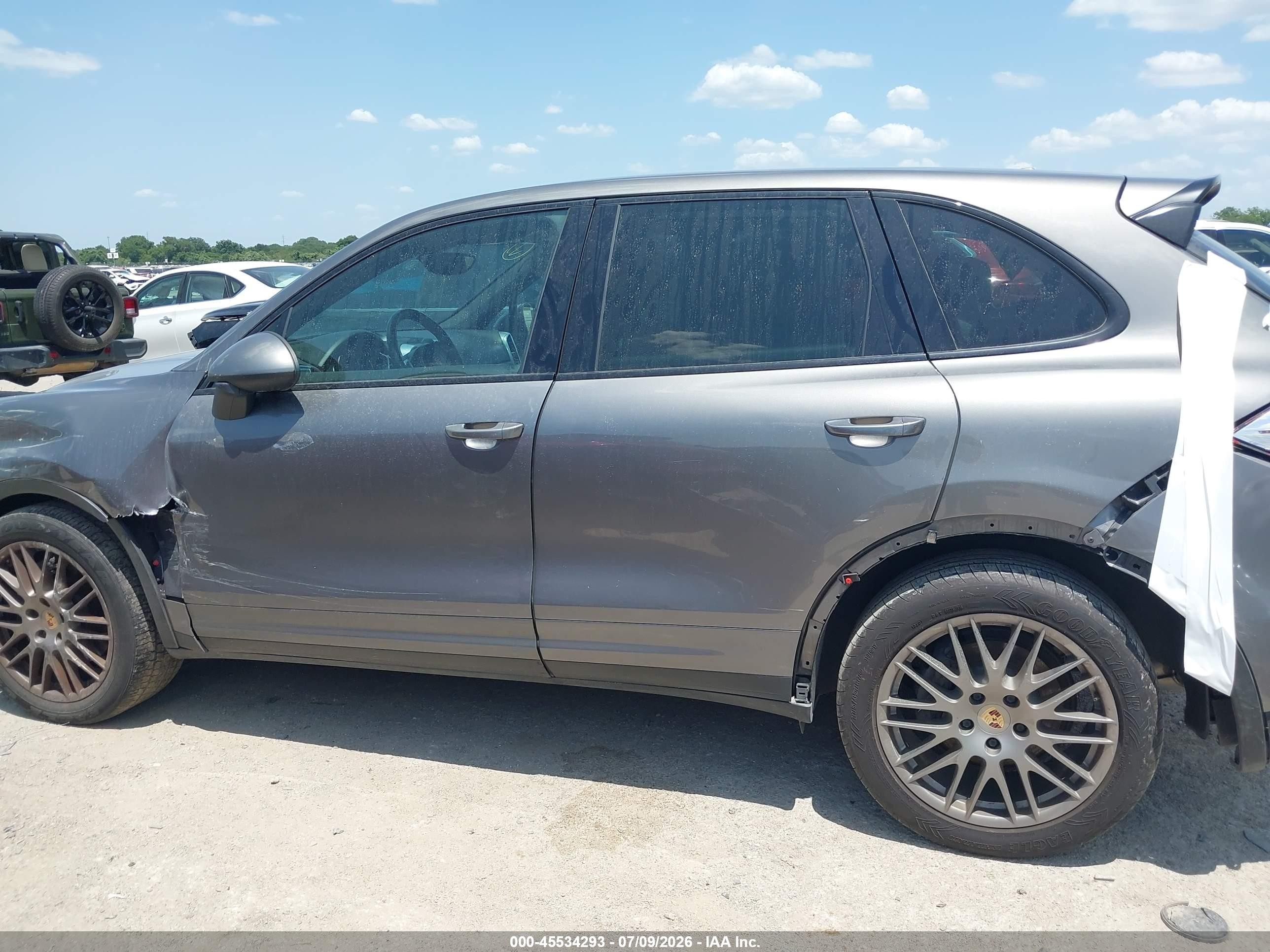 2013 Porsche Cayenne   Gray vin: WP1AA2A24DLA12474
