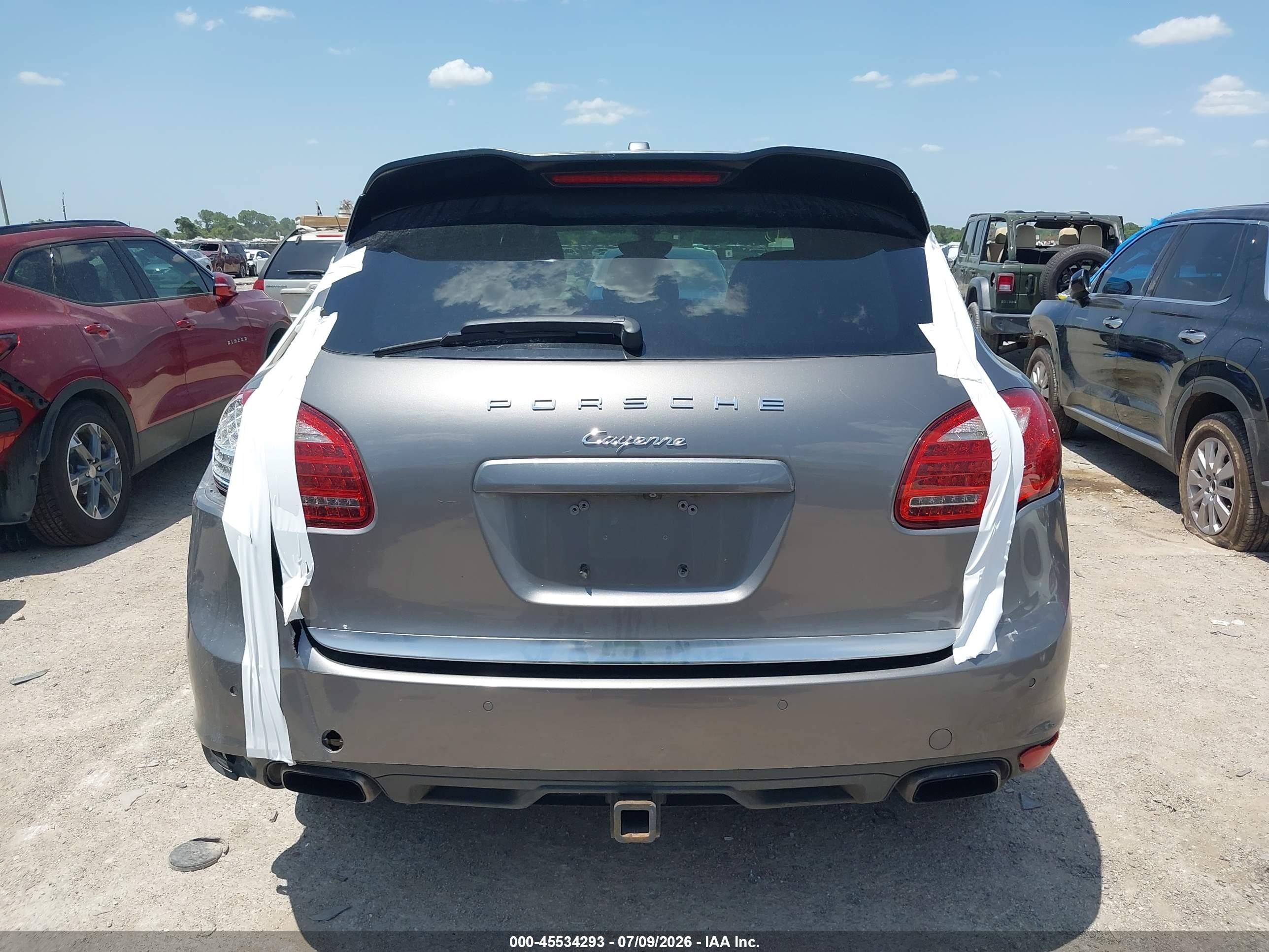 2013 Porsche Cayenne   Gray vin: WP1AA2A24DLA12474
