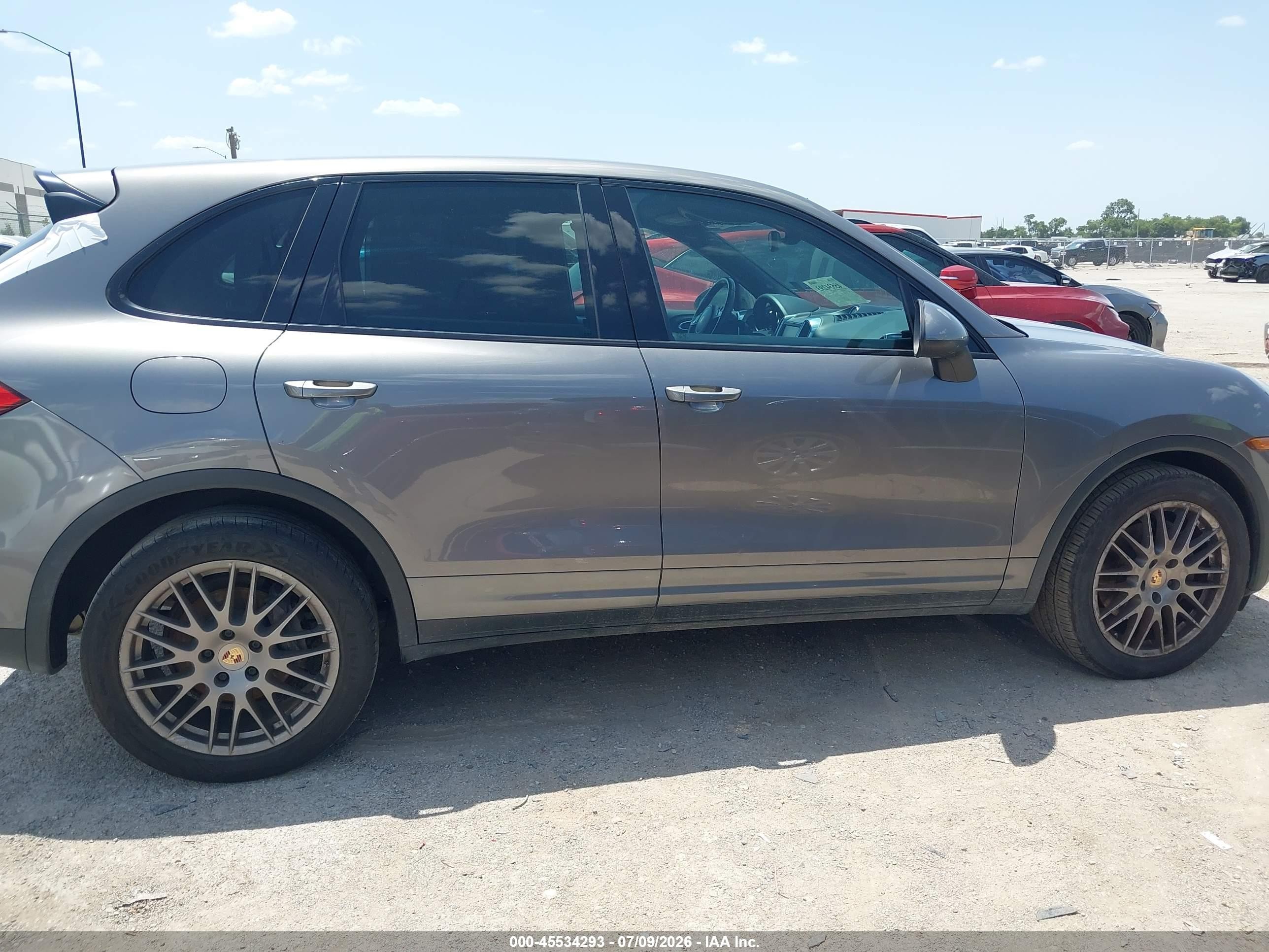 2013 Porsche Cayenne   Gray vin: WP1AA2A24DLA12474