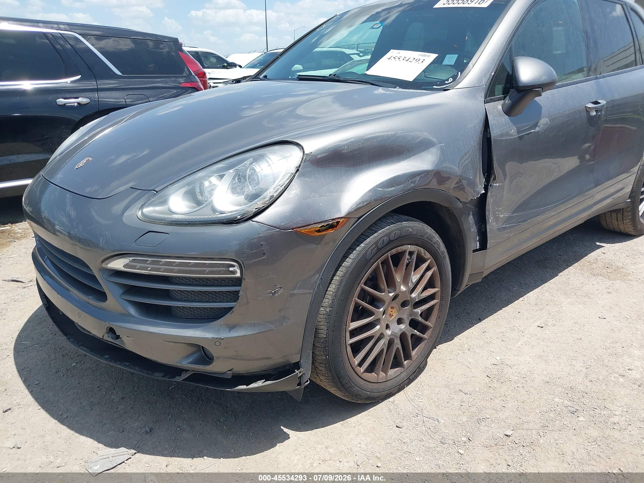 2013 Porsche Cayenne   Gray vin: WP1AA2A24DLA12474