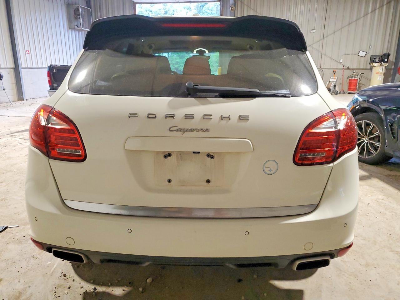 2011 Porsche Cayenne White vin: WP1AA2A26BLA04311