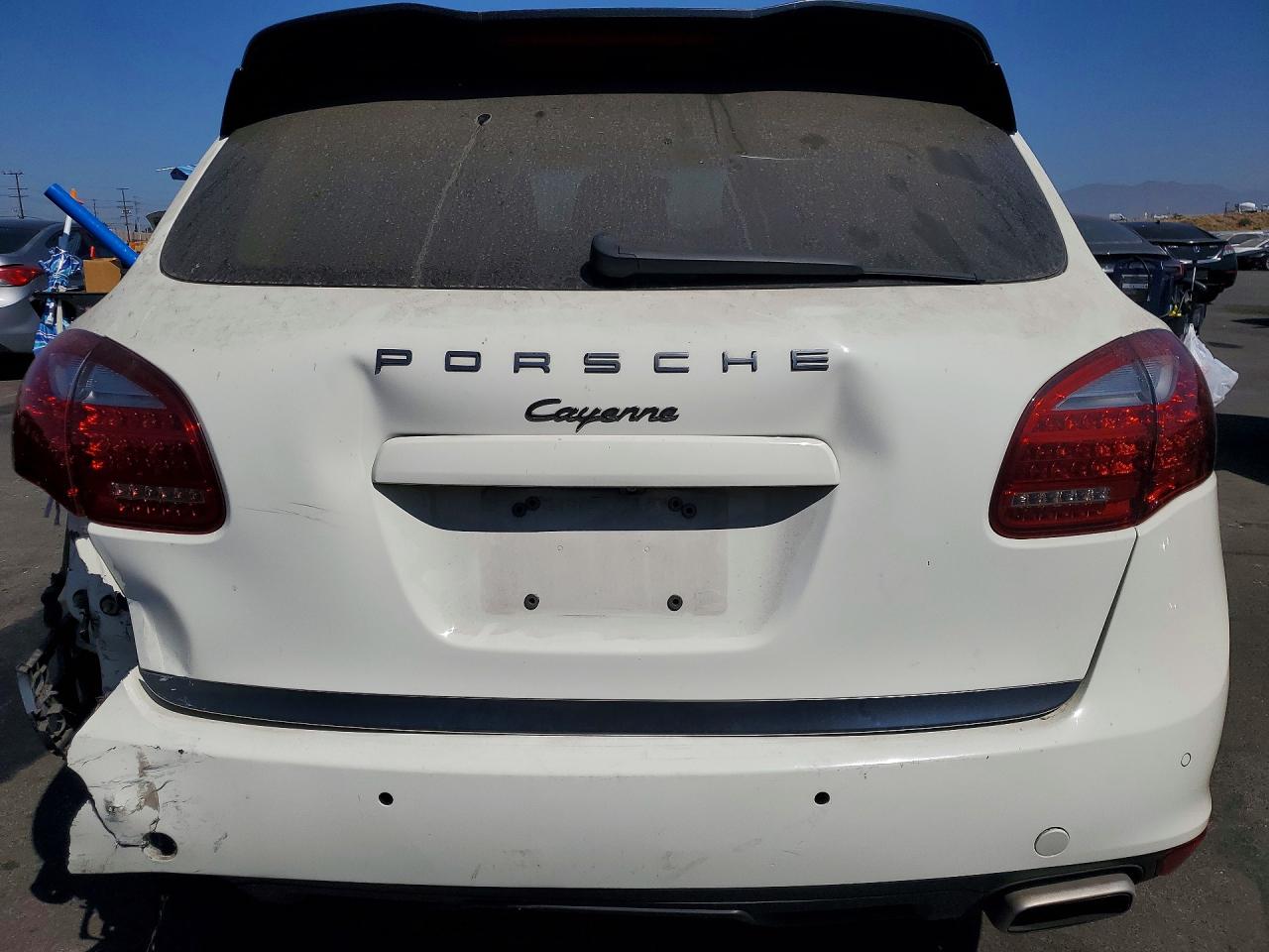 2011 Porsche Cayenne 4d White vin: WP1AA2A26BLA09718