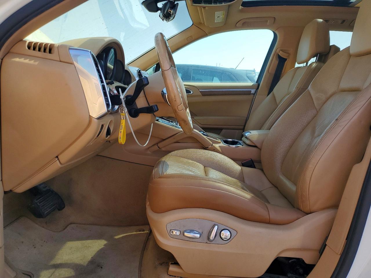 2011 Porsche Cayenne 4d White vin: WP1AA2A26BLA09718