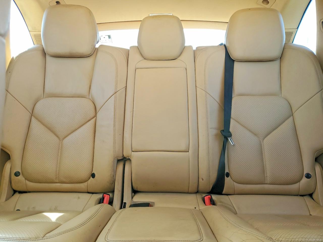 2011 Porsche Cayenne 4d White vin: WP1AA2A26BLA09718