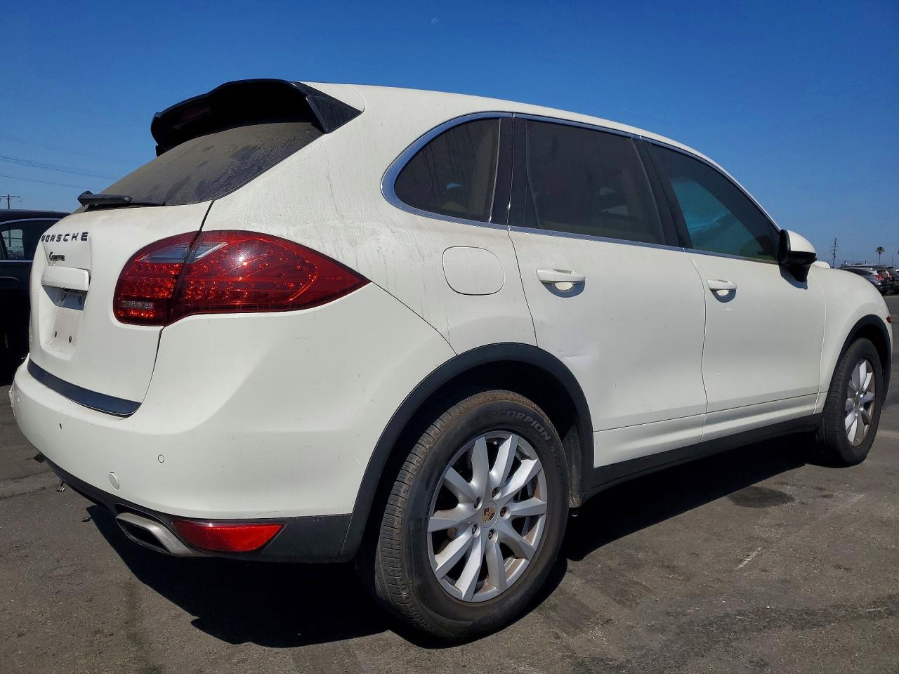 2011 Porsche Cayenne 4d White vin: WP1AA2A26BLA09718