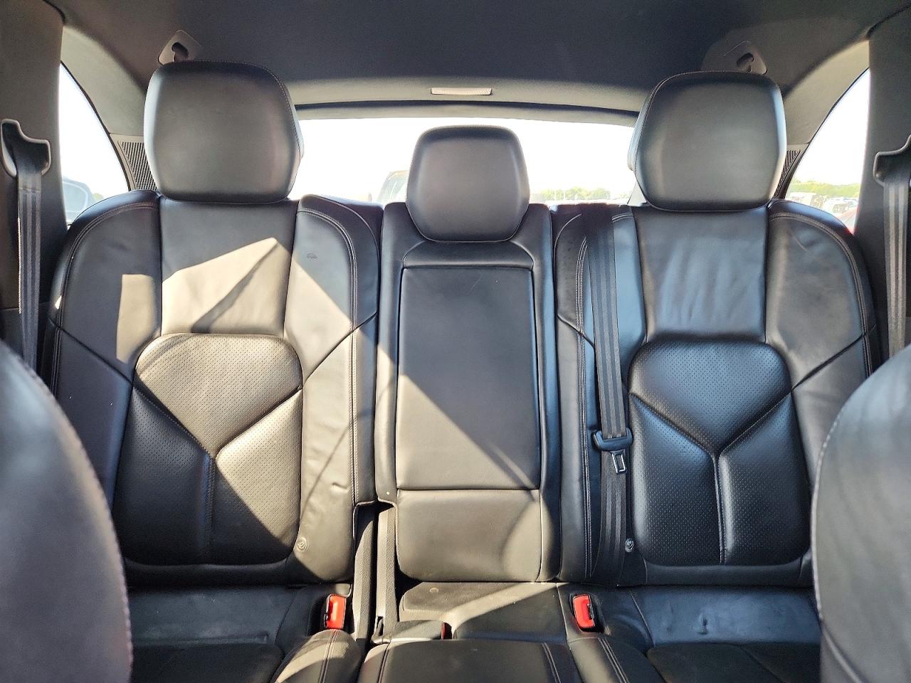 2012 Porsche Cayenne Gray vin: WP1AA2A26CLA05749