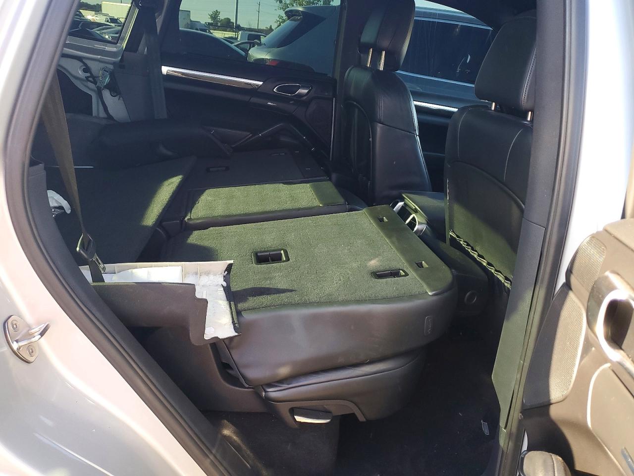 2012 Porsche Cayenne Gray vin: WP1AA2A26CLA09784