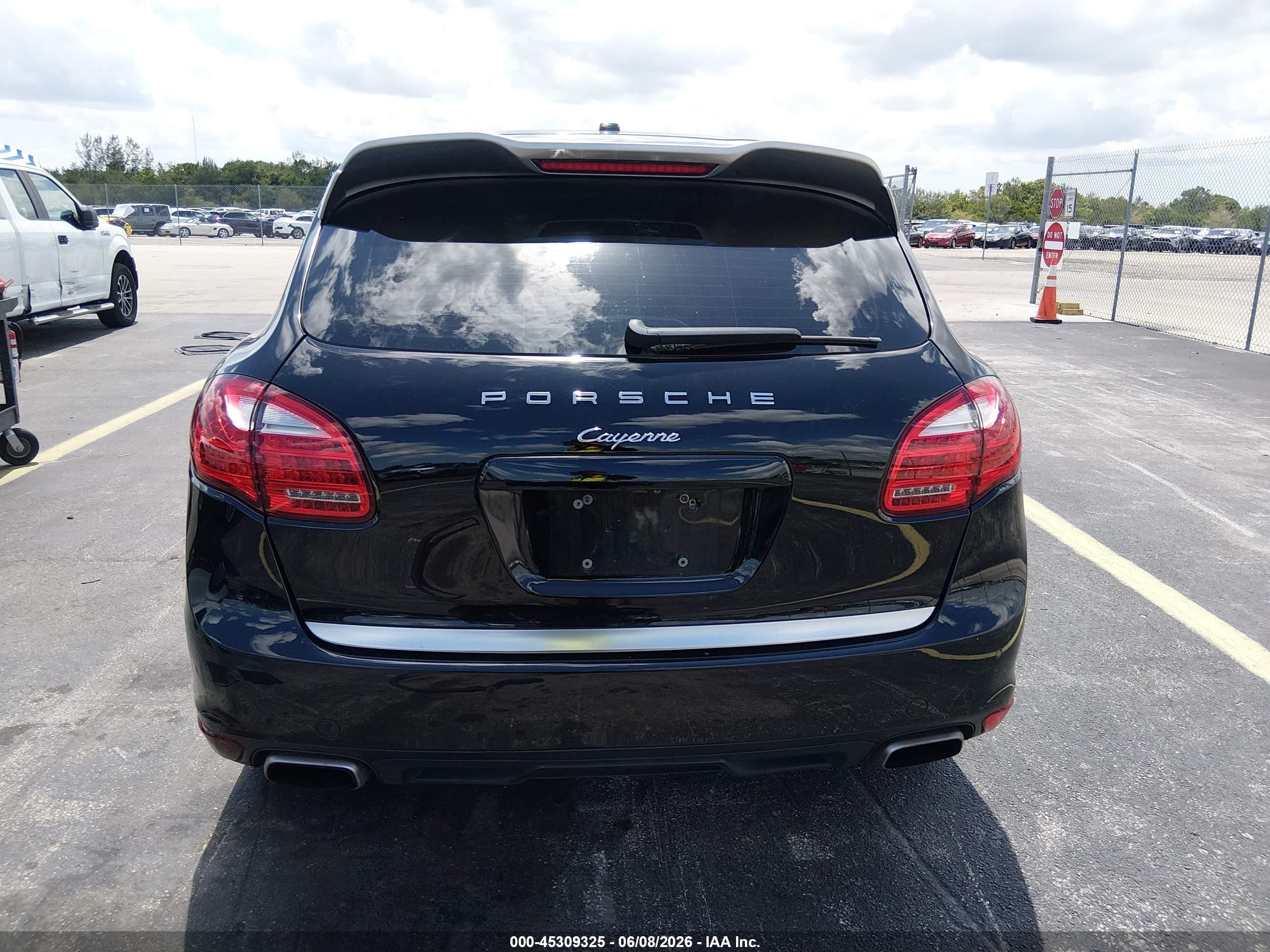2014 Porsche Cayenne Platinum Edition Black vin: WP1AA2A26ELA95083