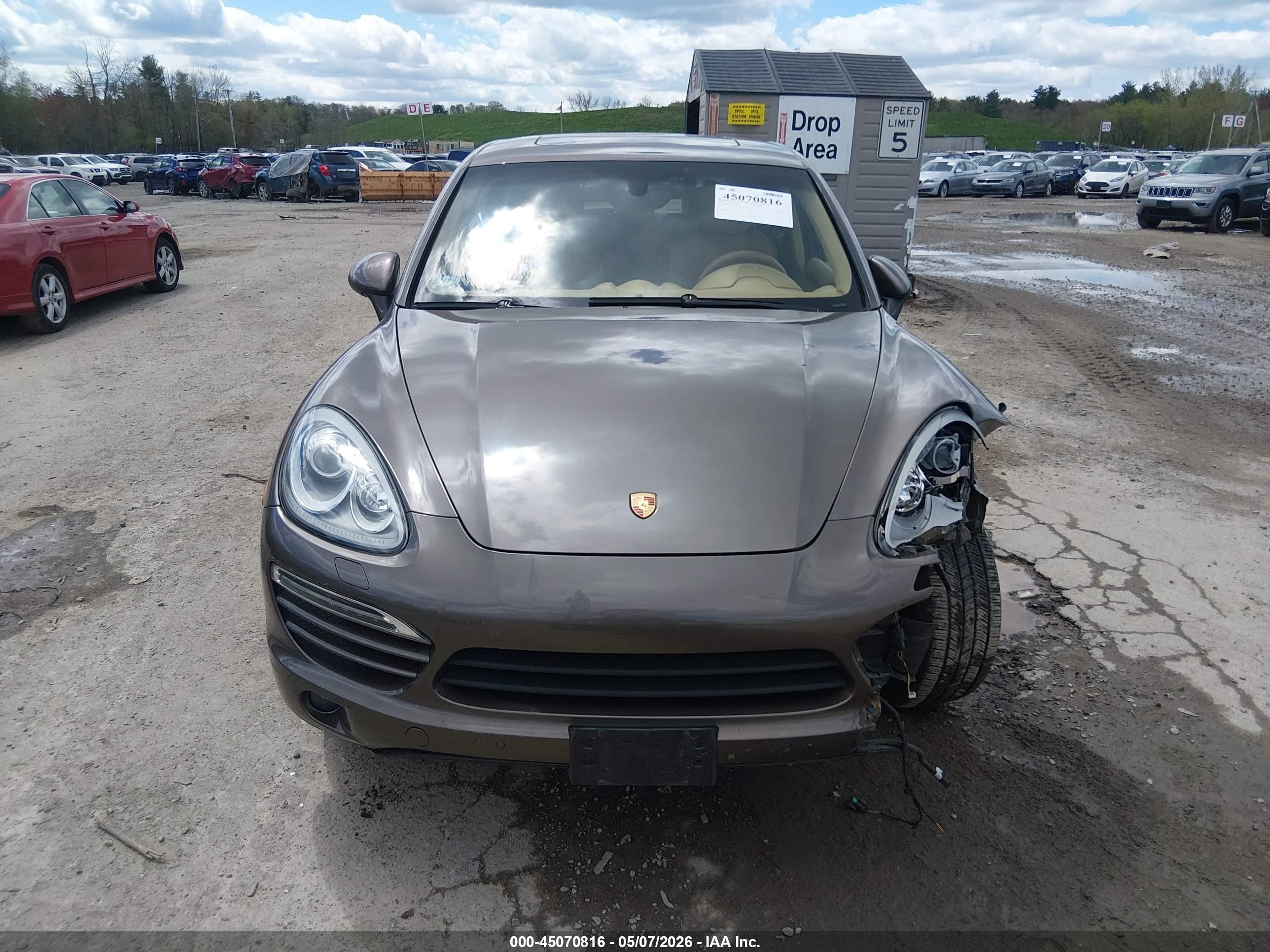 2014 Porsche Cayenne Brown vin: WP1AA2A26ELA97612