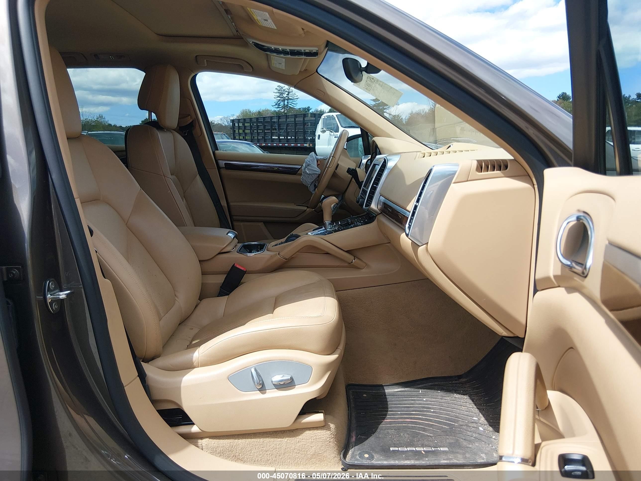 2014 Porsche Cayenne Brown vin: WP1AA2A26ELA97612
