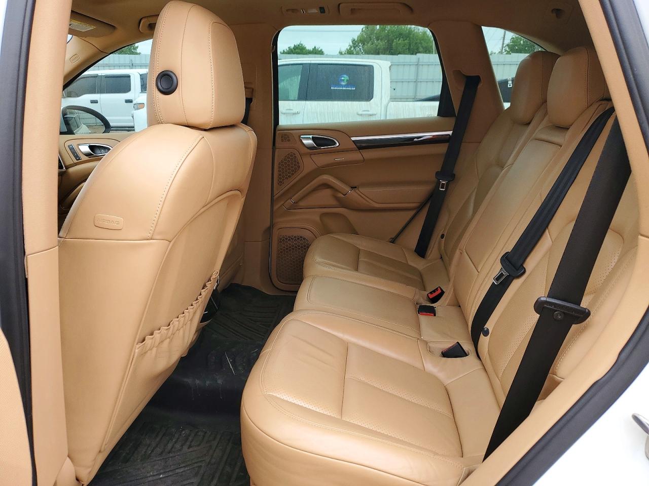 2012 Porsche Cayenne White vin: WP1AA2A27CLA10538