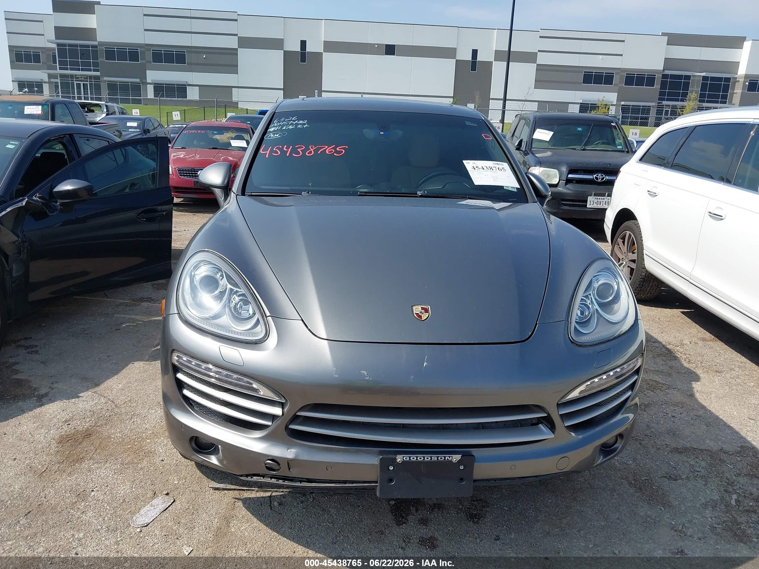 2014 Porsche Cayenne Platinum Edition Silver vin: WP1AA2A27ELA95271